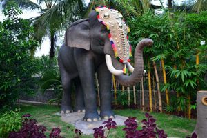 Alojamiento - Uday Suites Garden Hotel