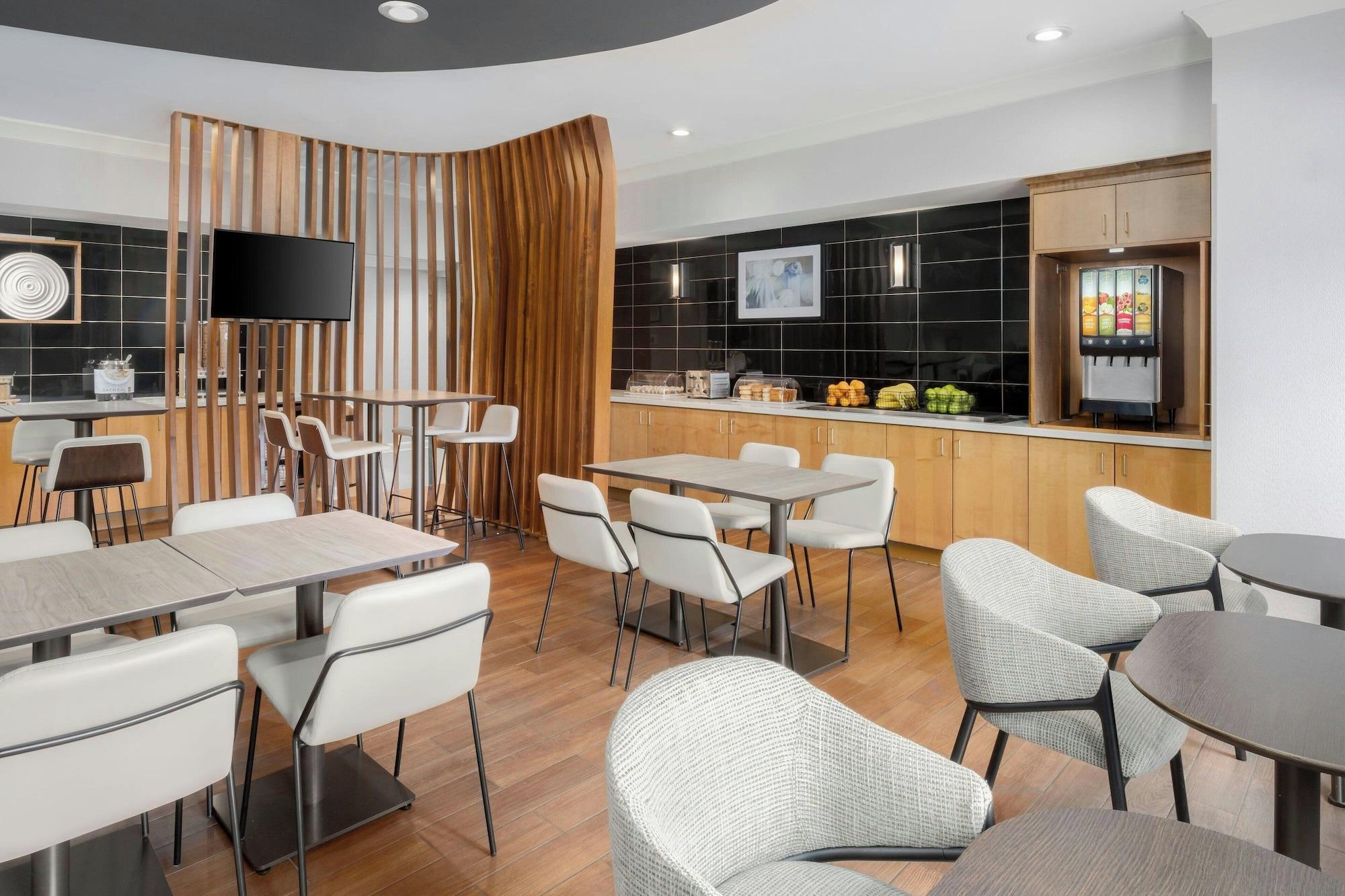 Restaurant SpringHill Suites by Marriott Herndon Reston