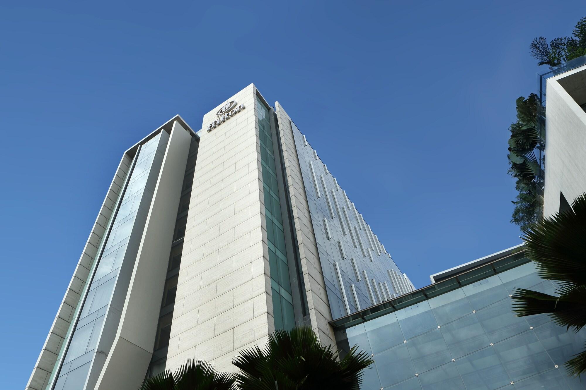 Vista Exterior Hilton Bandung