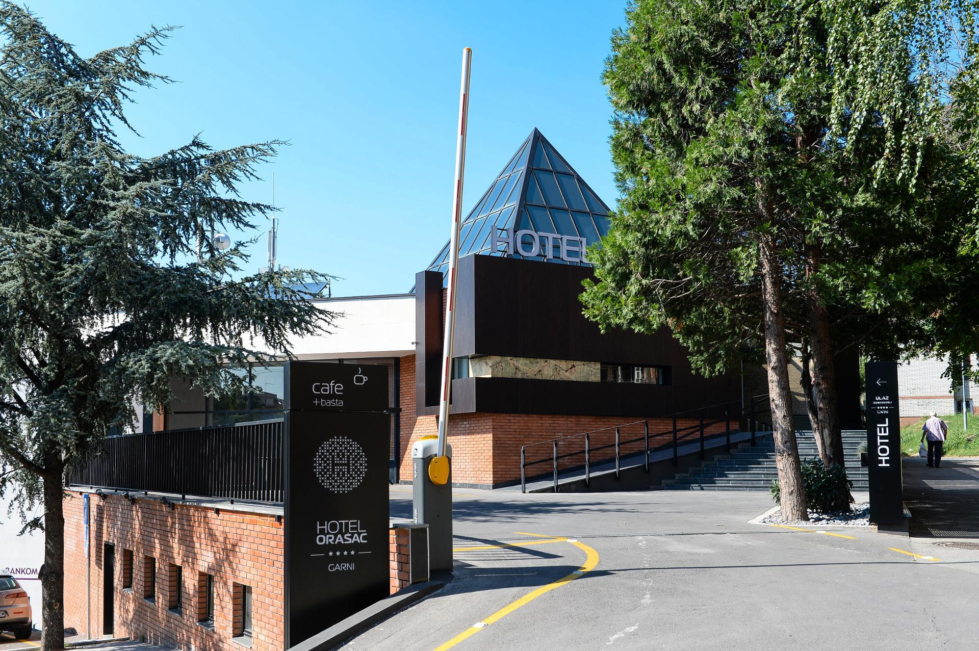 Vista Exterior Orasac Garni