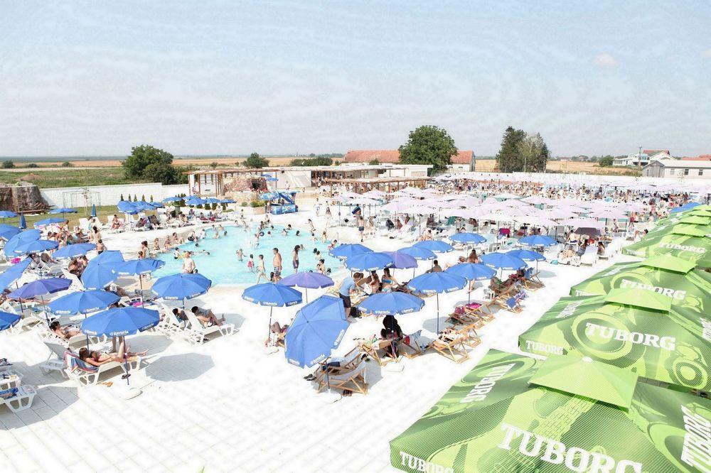 Vista Piscina Hotel Novella Uno