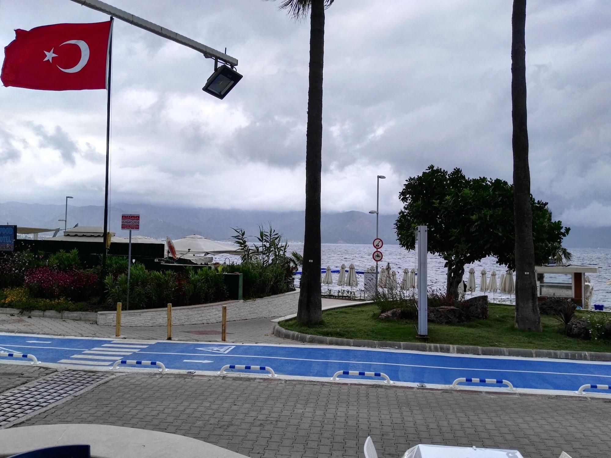 Playa Uysal Motel Beach