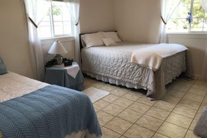 Alquiler Vacacional - Craigmont Getaway
Get comfortable and enjoy plenty of space and cozy fireplace!