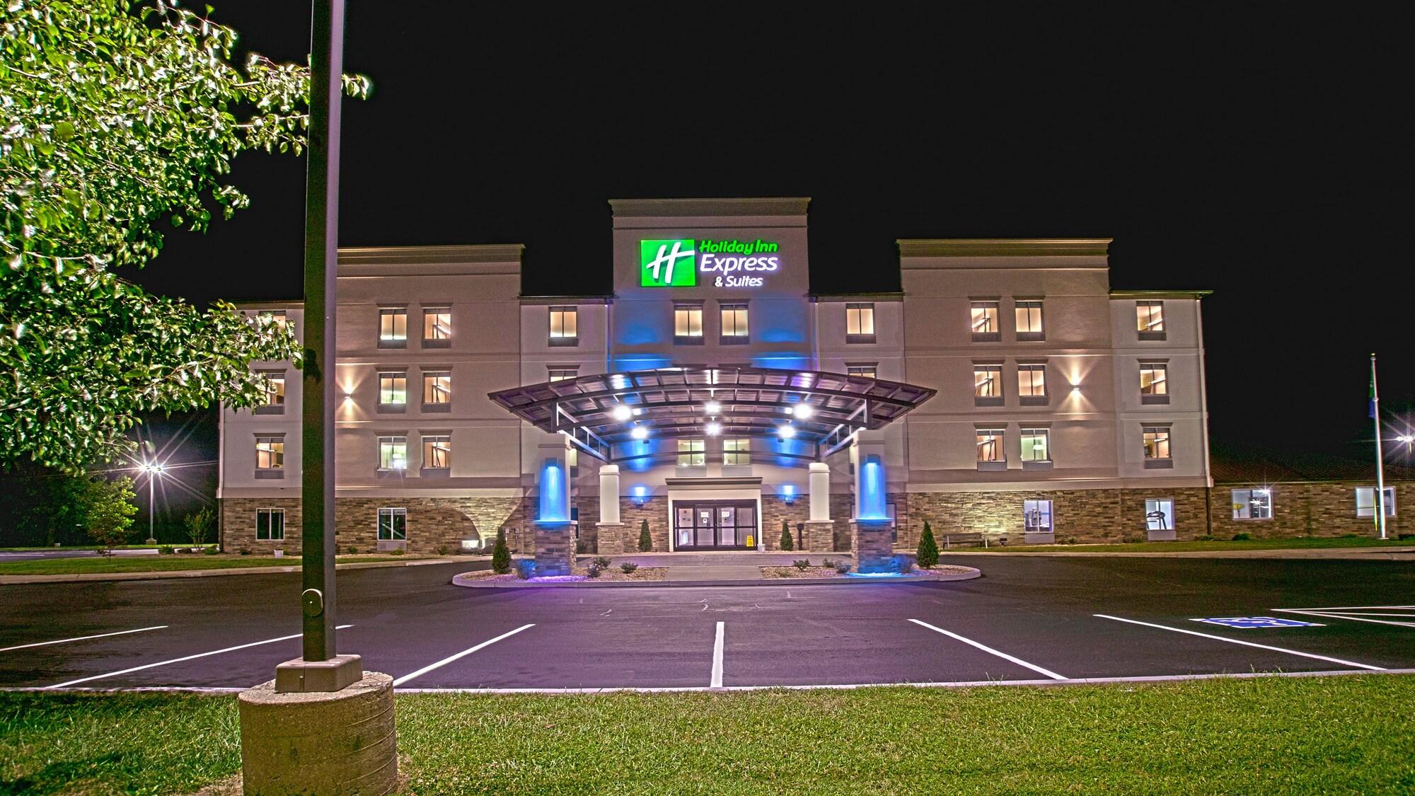 Vista Exterior Holiday Inn Express & Suites Evansville North by IHG