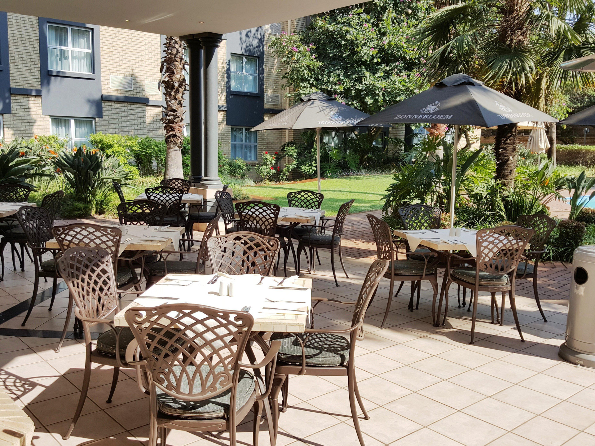 Restaurant Holiday Inn Johannesburg Airport by IHG