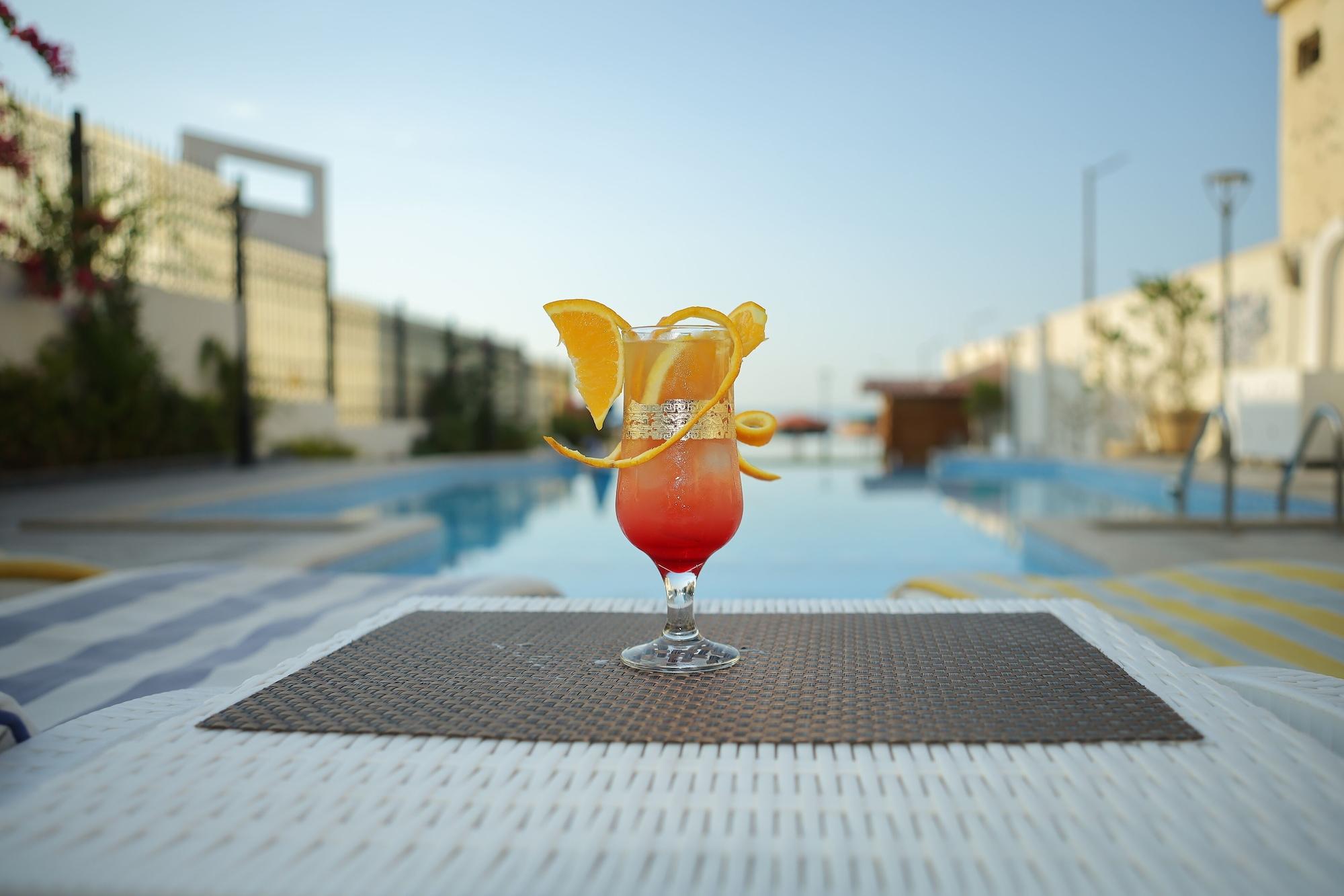 Vista Piscina Tiba Rose Plaza