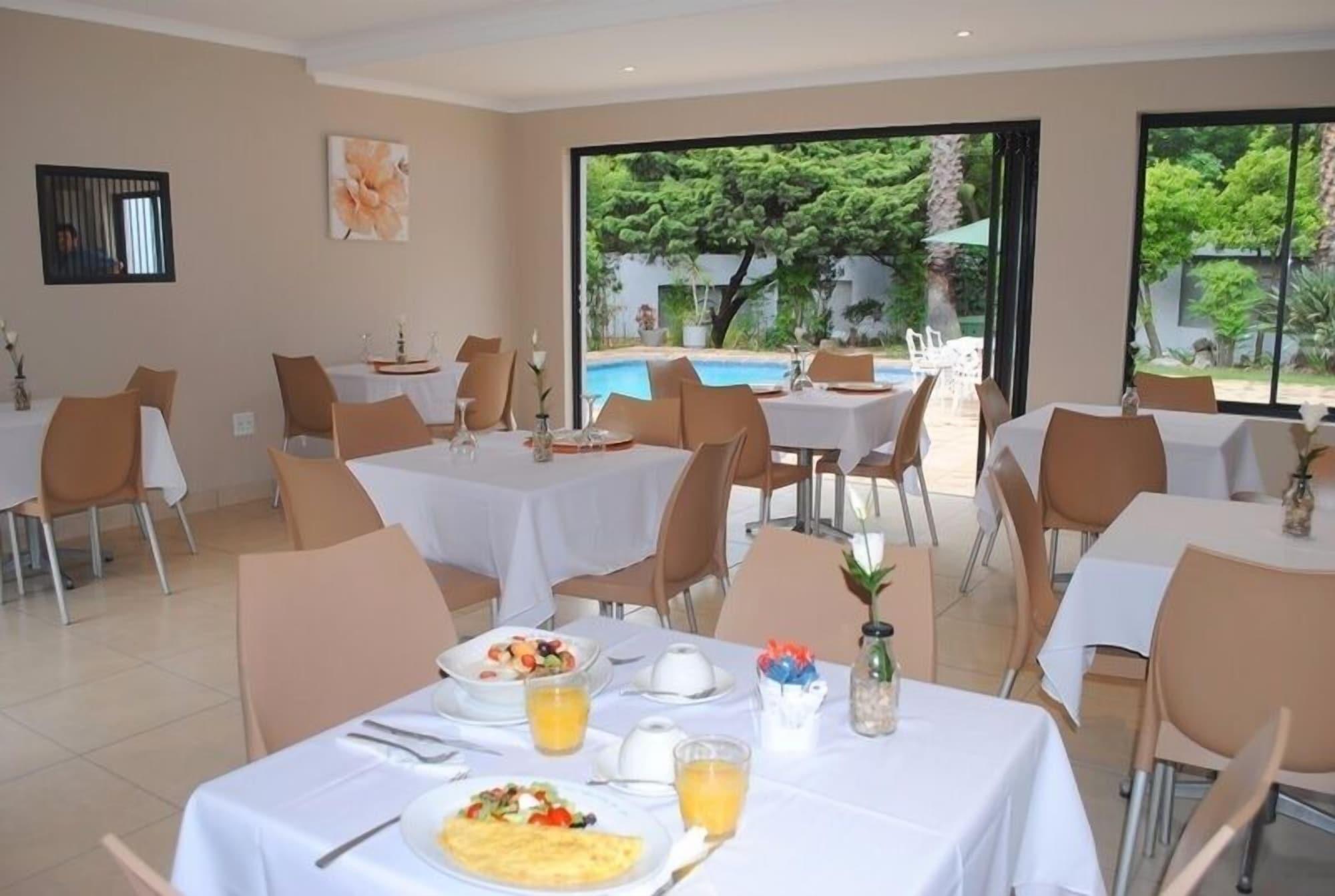 Restaurant 6 on Morris Guest Lodge