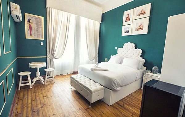 Tahrir Plaza Suites