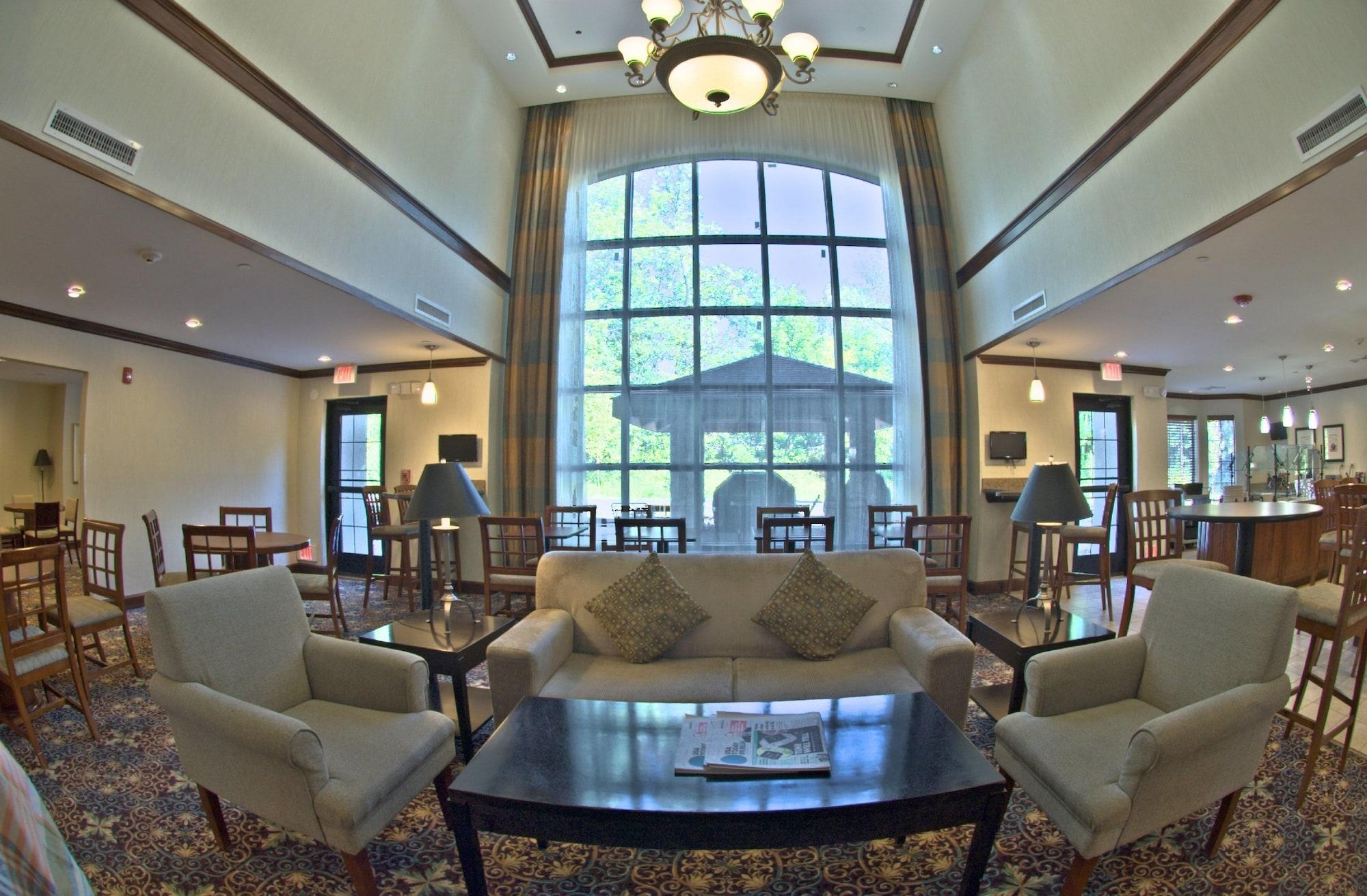 Vista Exterior Staybridge Suites East Stroudsburg - Poconos by IHG