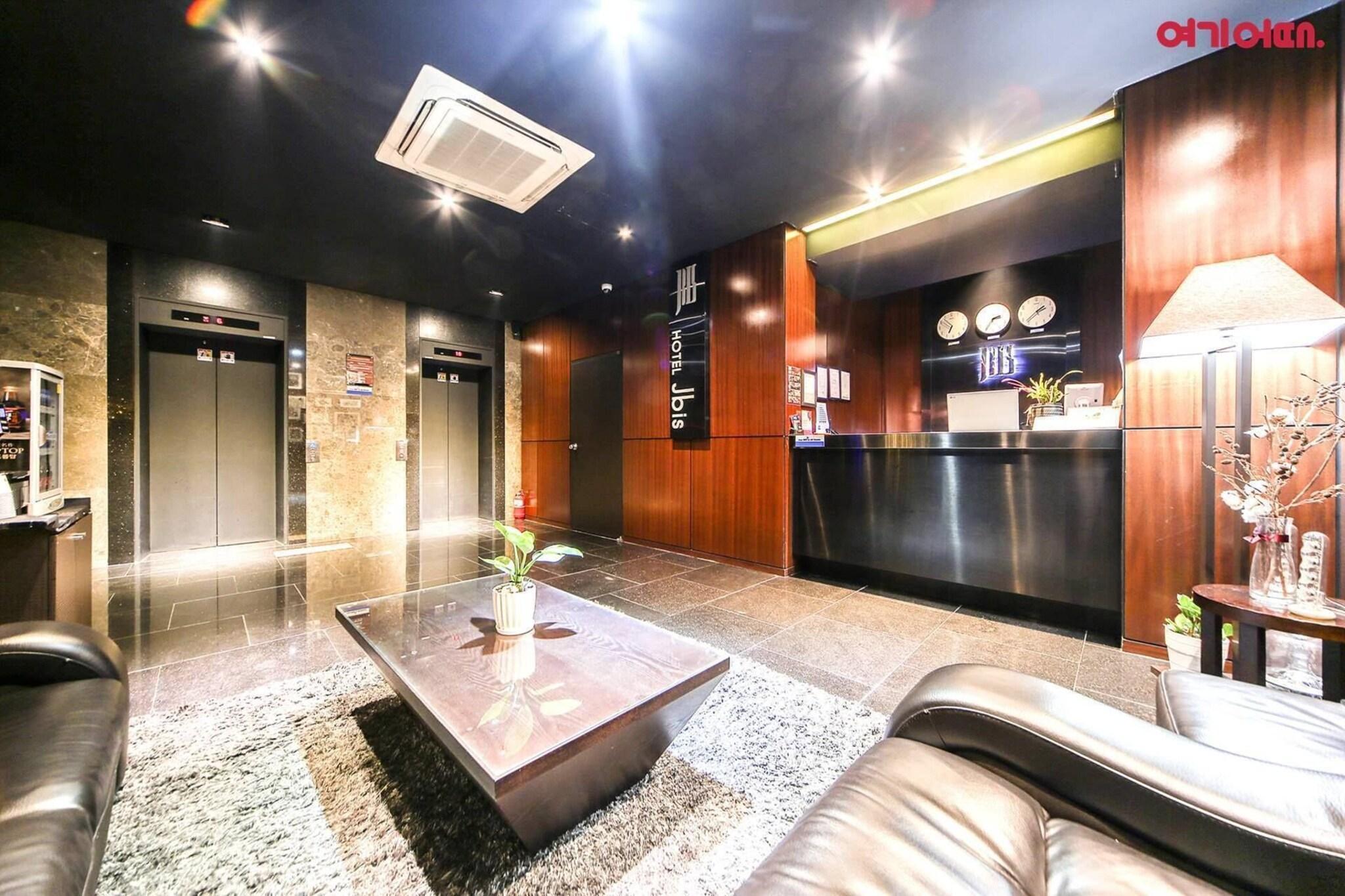 Vista Lobby JBIS Hotel