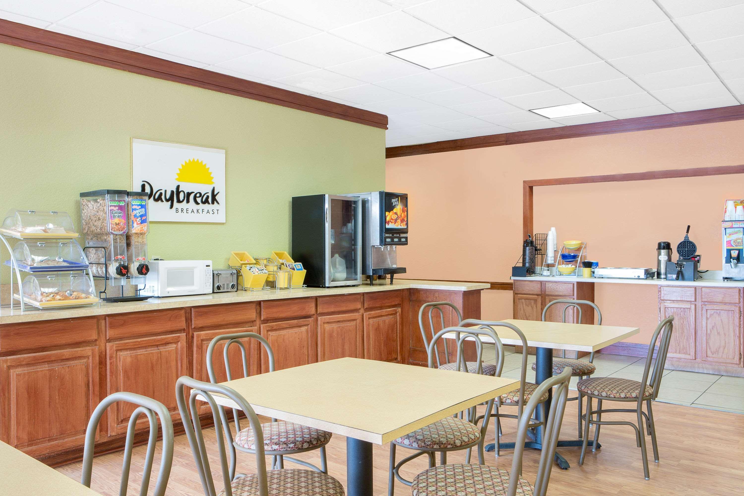 Restaurant Days Inn by Wyndham Alice