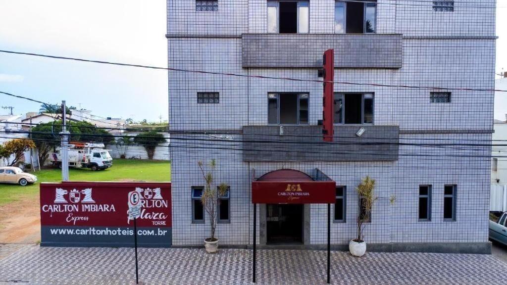 Vista Exterior Hotel Carlton Imbiara Express