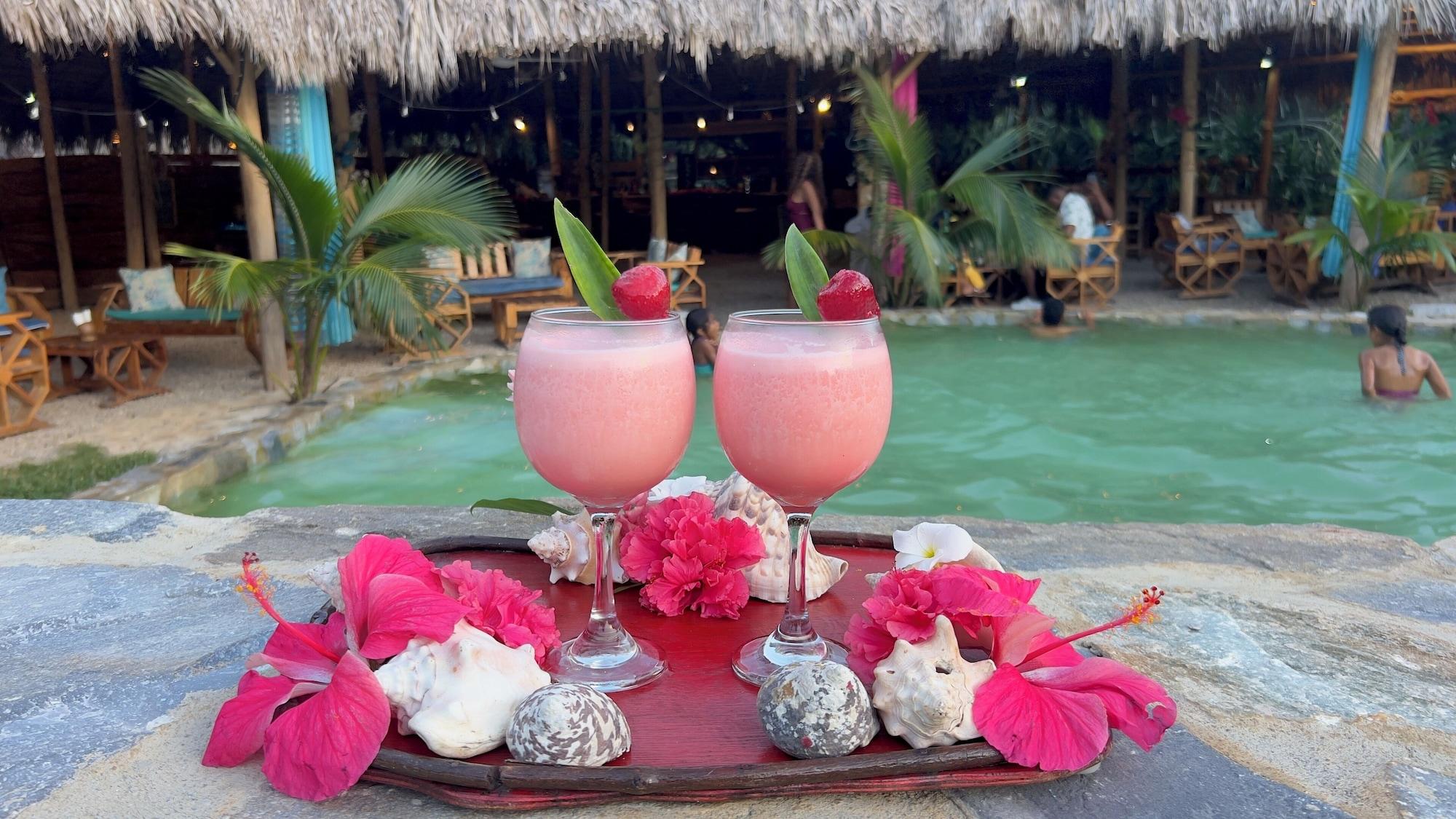 Restaurant CHALET TROPICAL Hotel & Pool Bar Restaurant