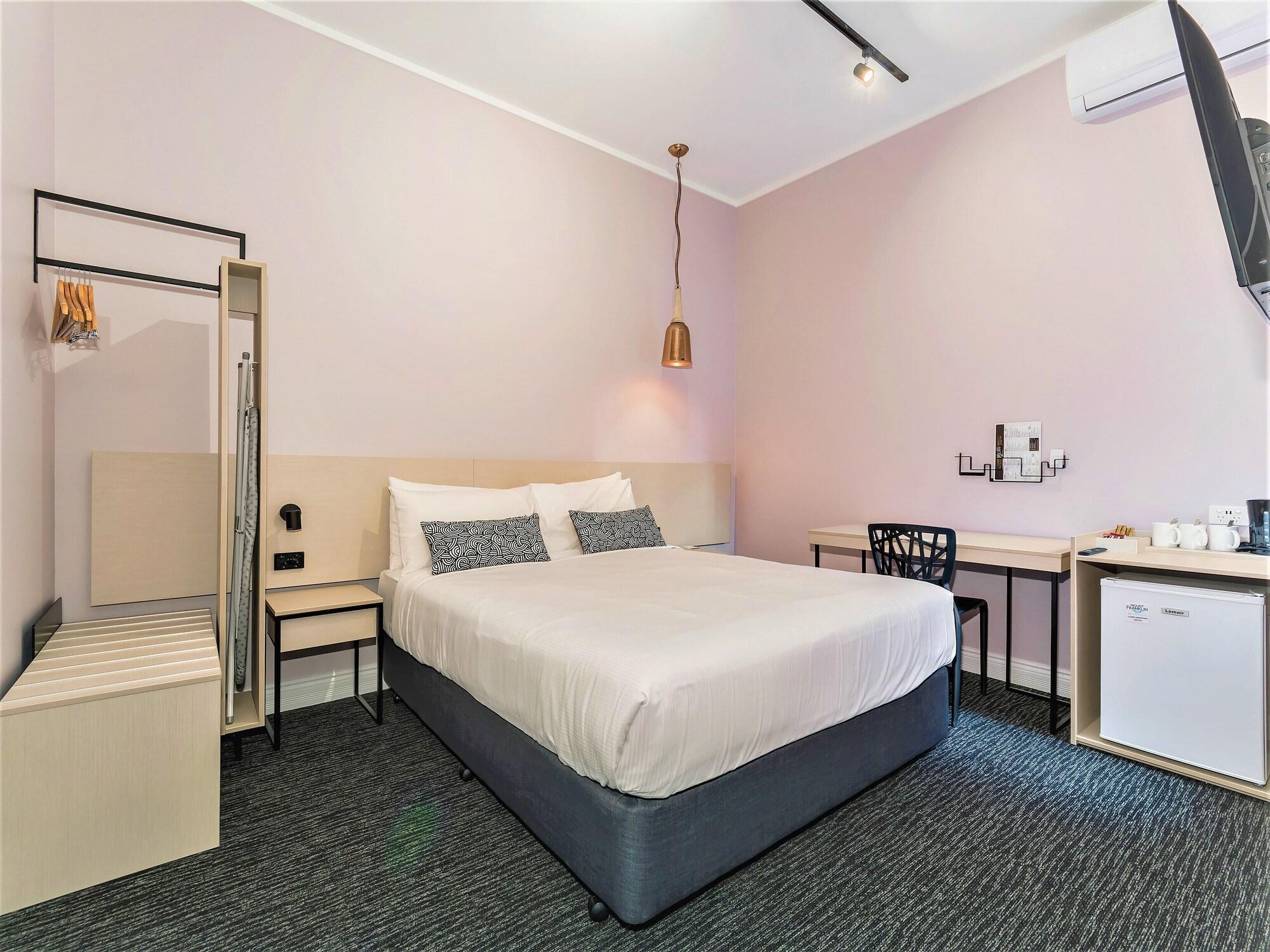 Vista Exterior Nightcap at Belgian Beer Cafe