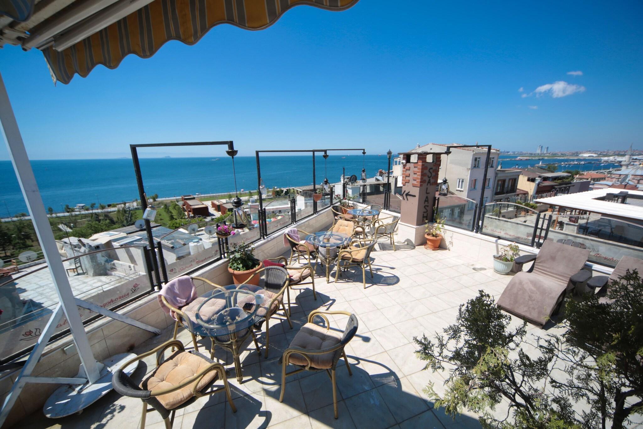 Varios Artefes Hotel Old City