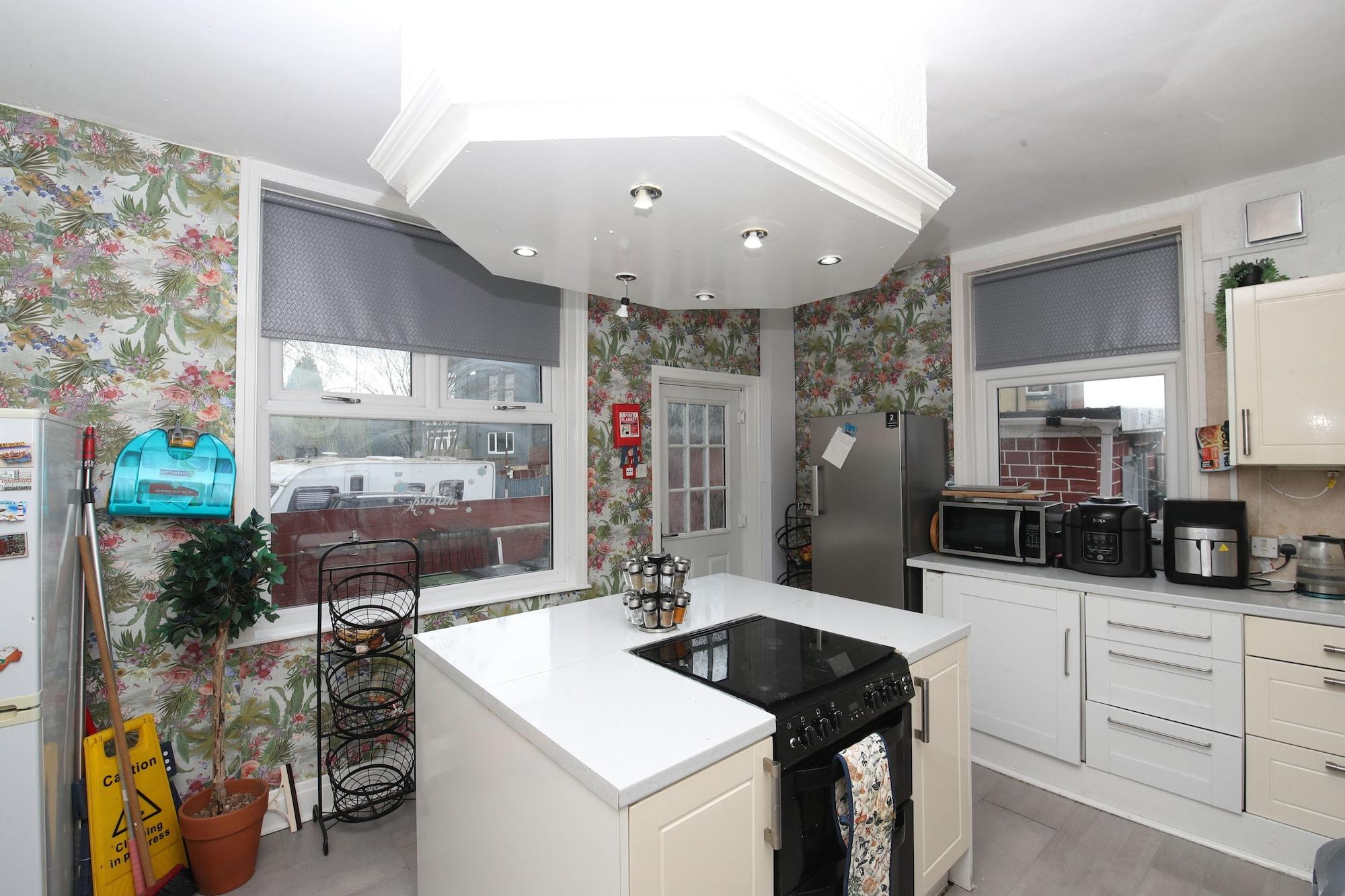 Restaurant Woodville Lodge Leeds Free Parking Direct Bus to City Centre