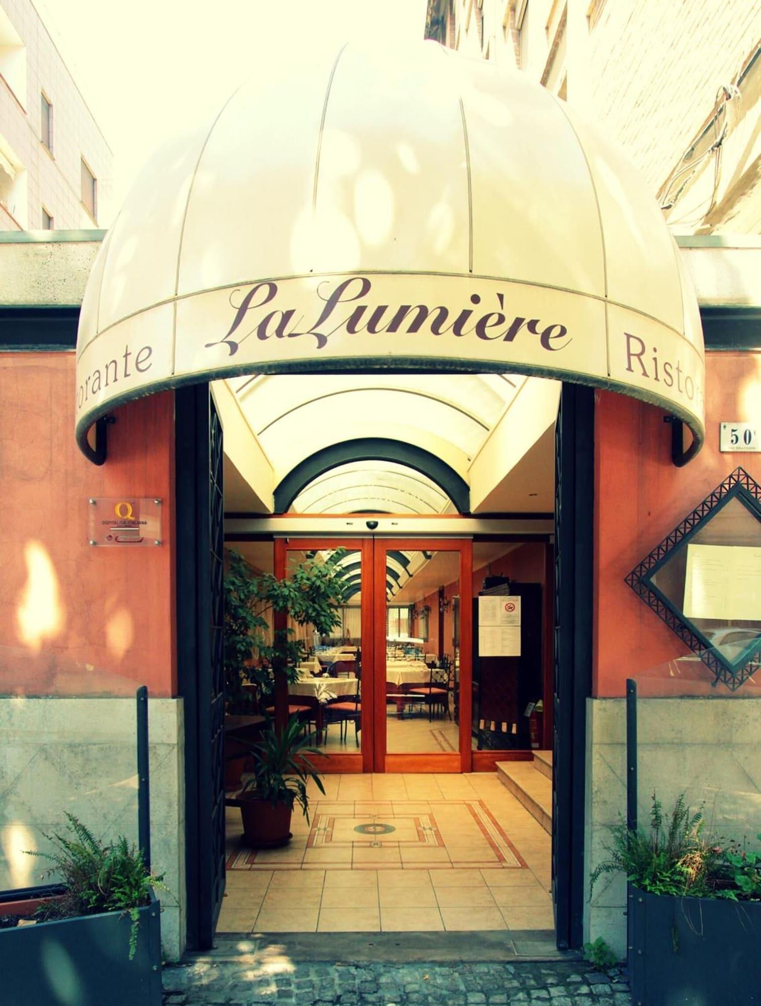 Vista Exterior Hotel de Paris