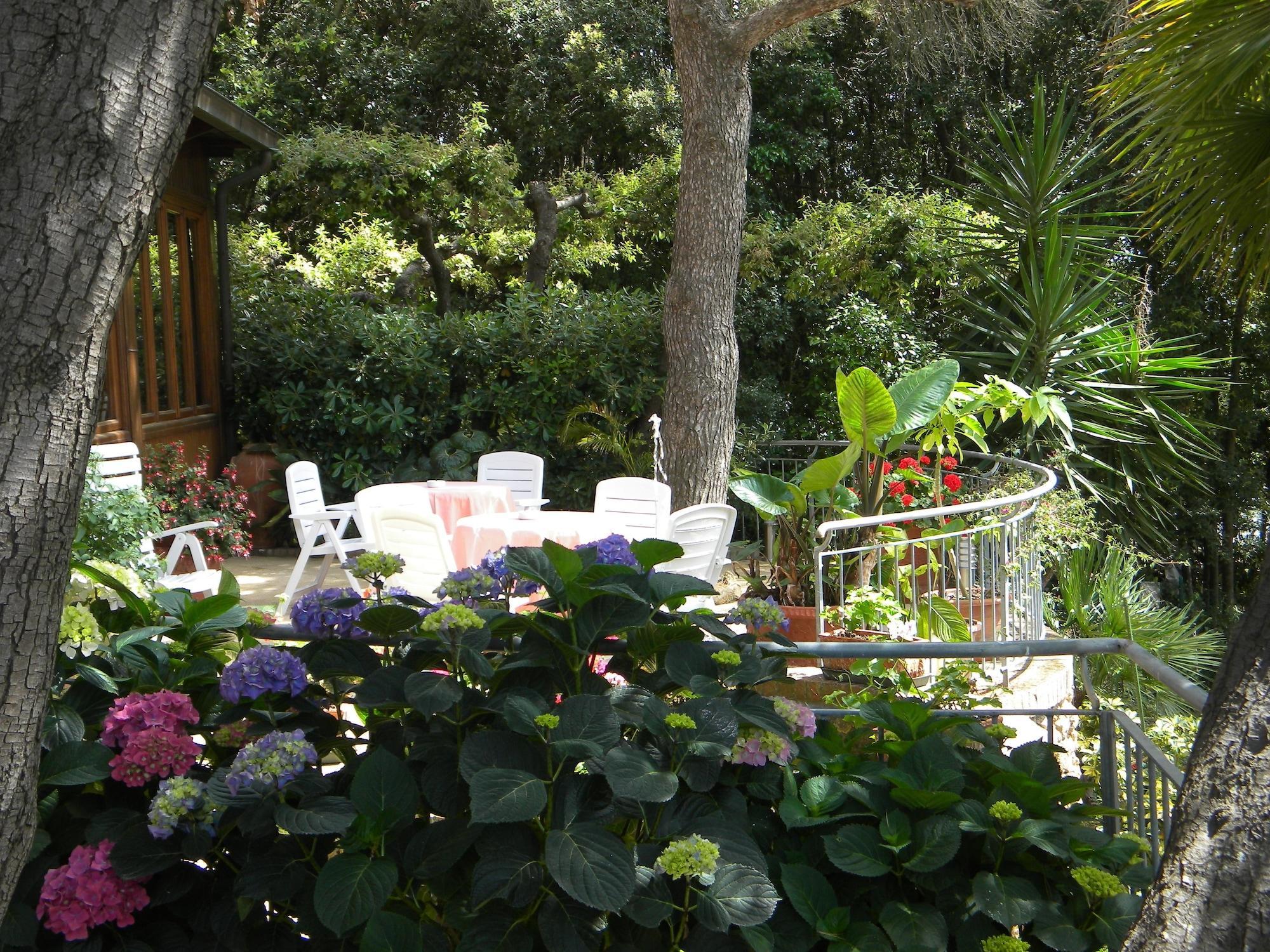 Vista Exterior Hotel La Rosa del Tirreno