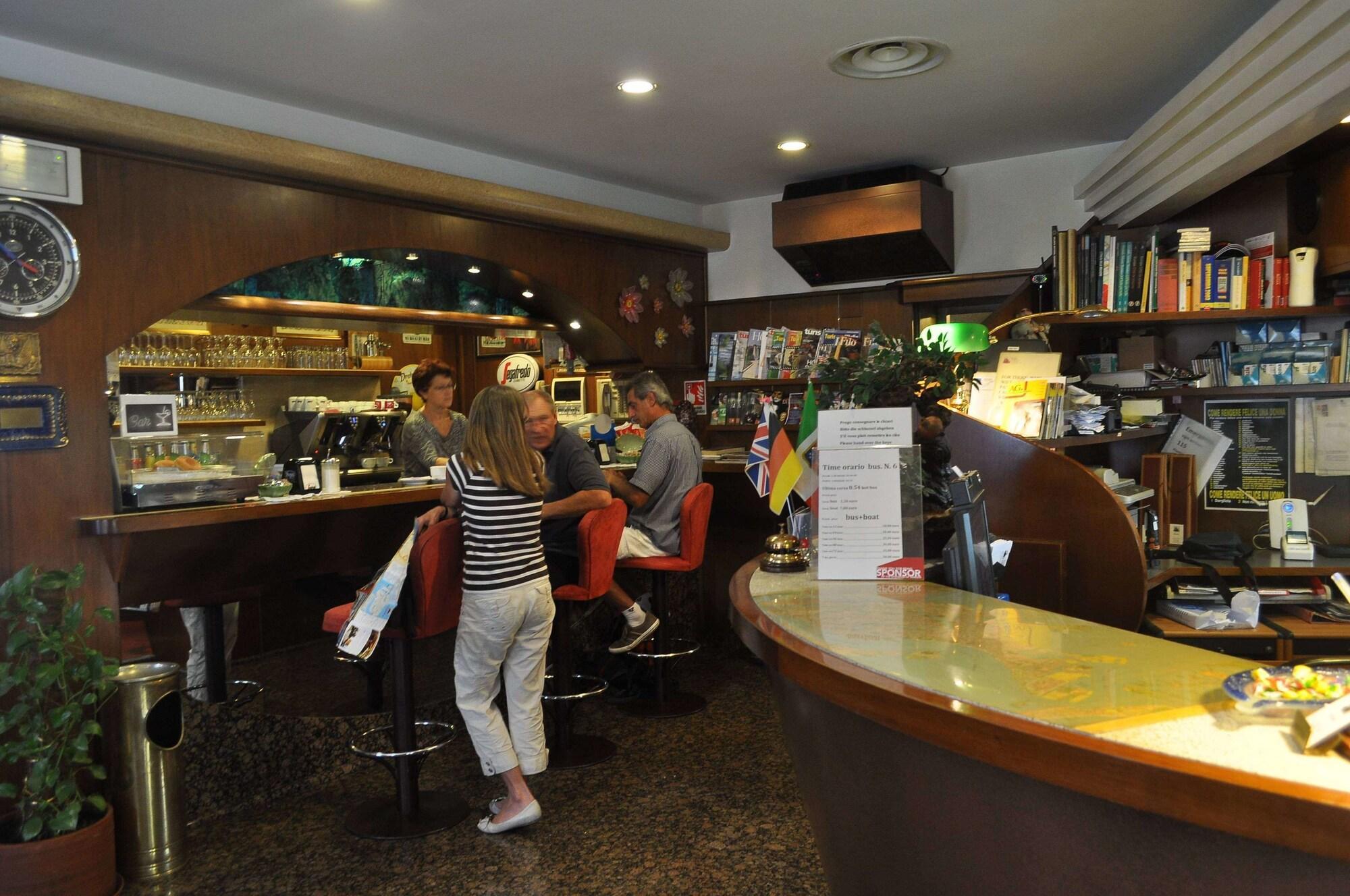 Bar/Salón Hotel Roma