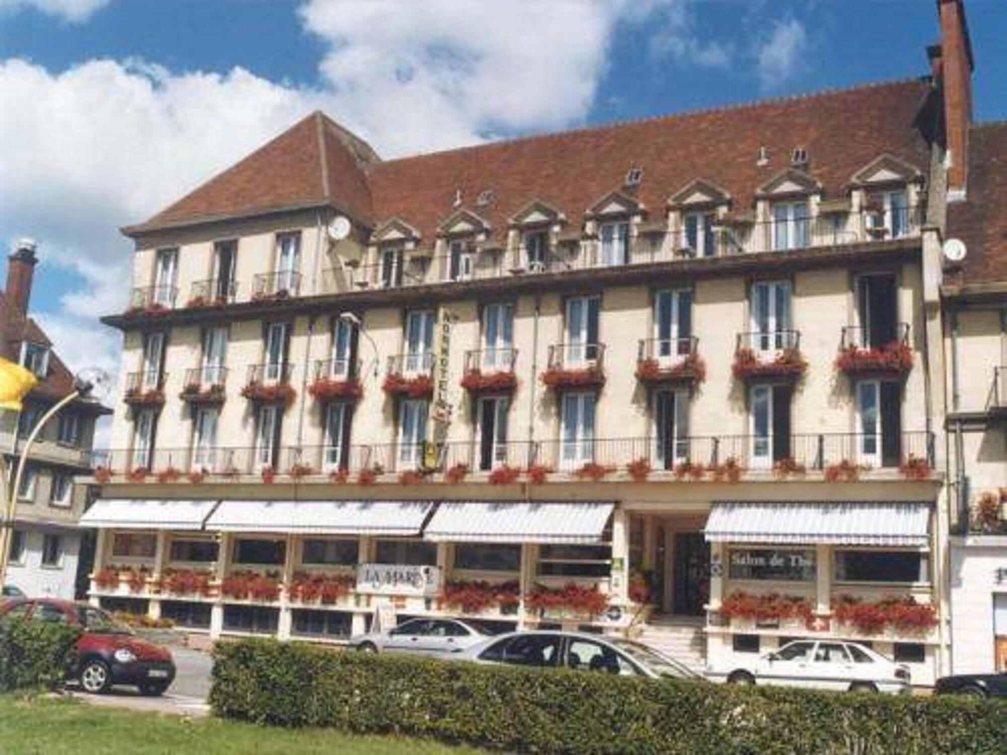 Vista Exterior Normotel - La Marine