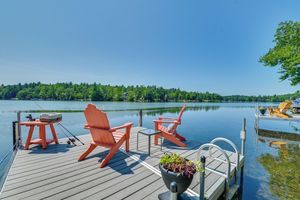 Alquiler Vacacional - Ski, Skate & Get Cozy Fireside: Crooked Lake Home