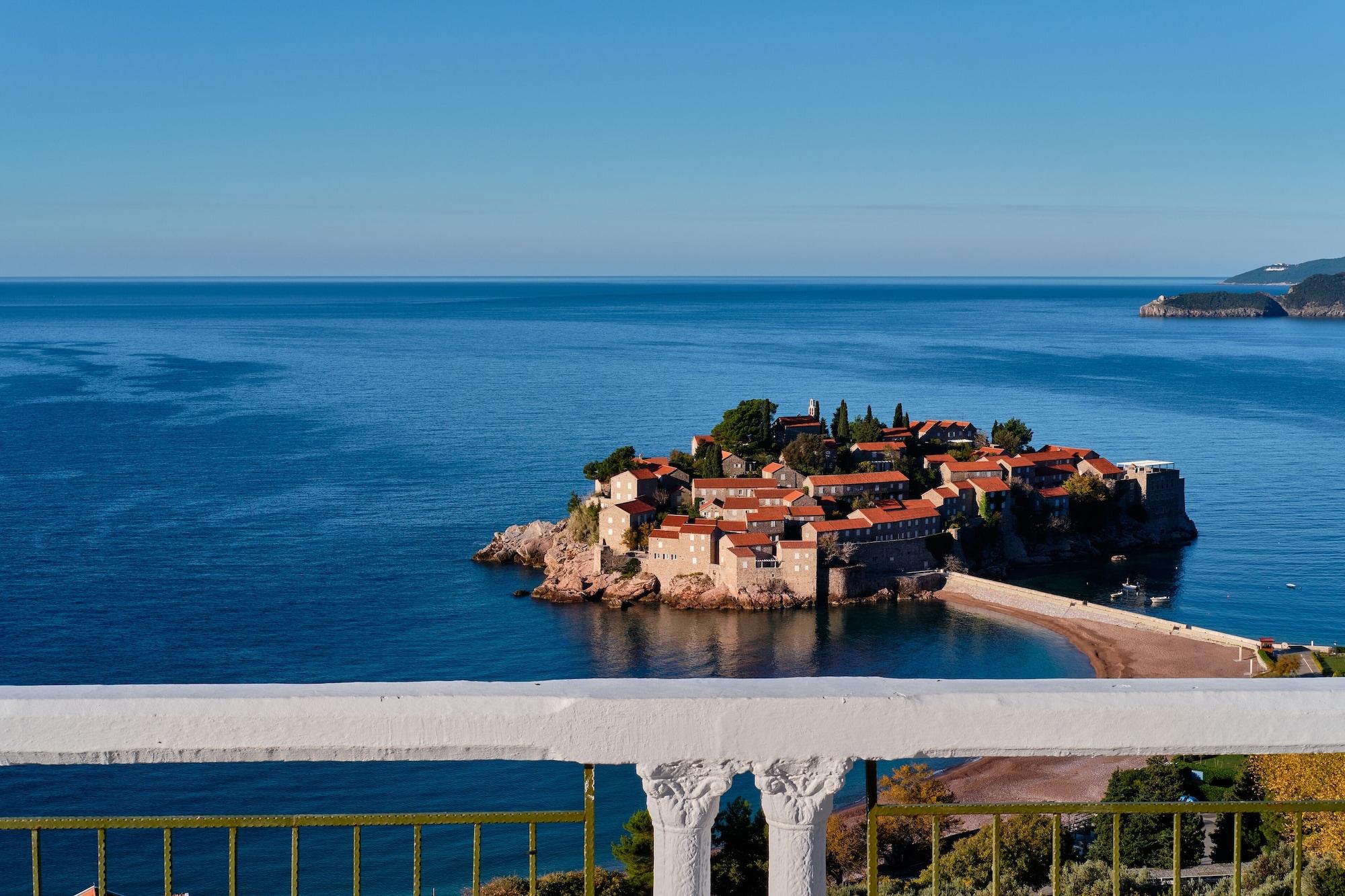 Varios Hotel Adrovic Sveti Stefan