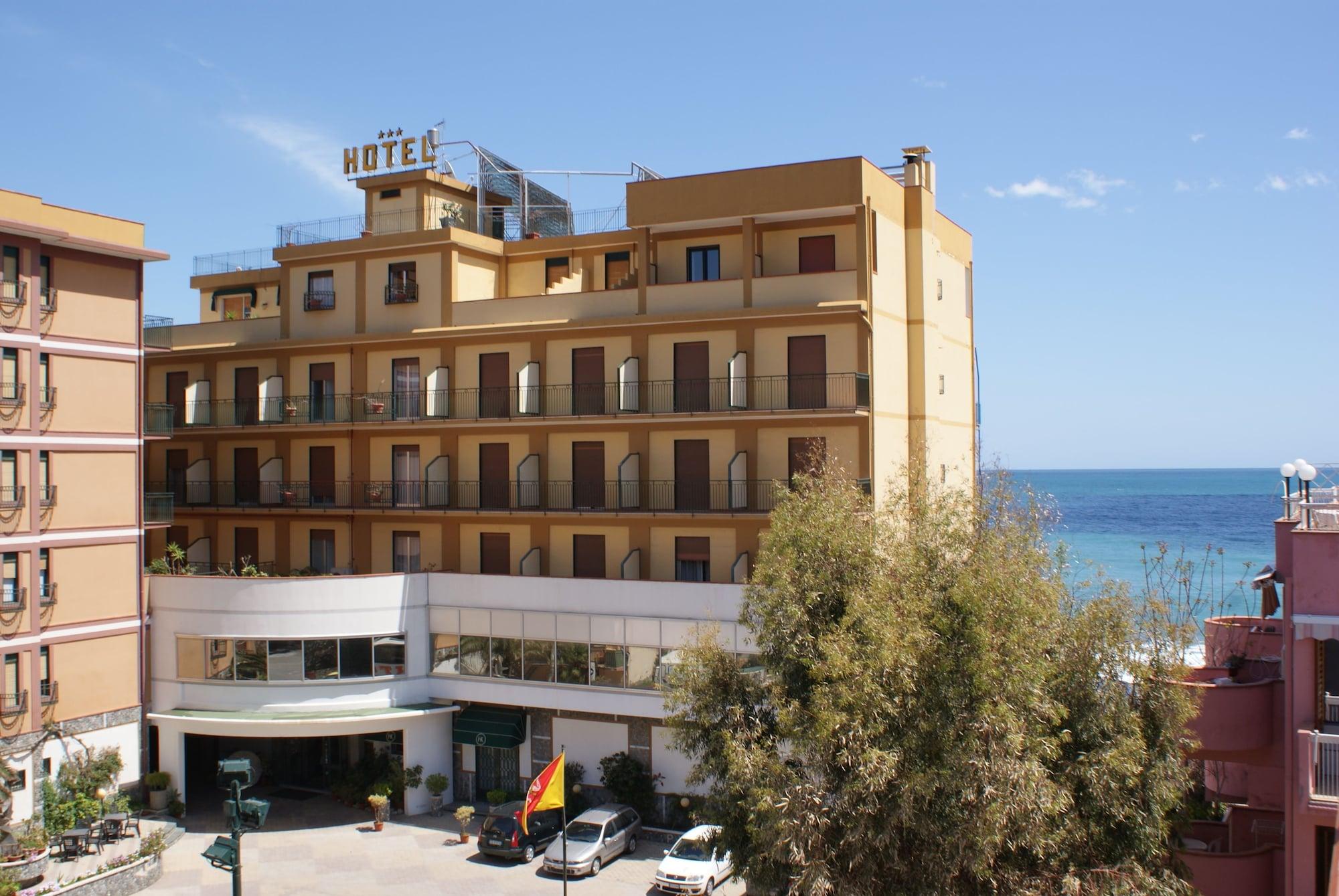 Vista Exterior Hotel Kennedy