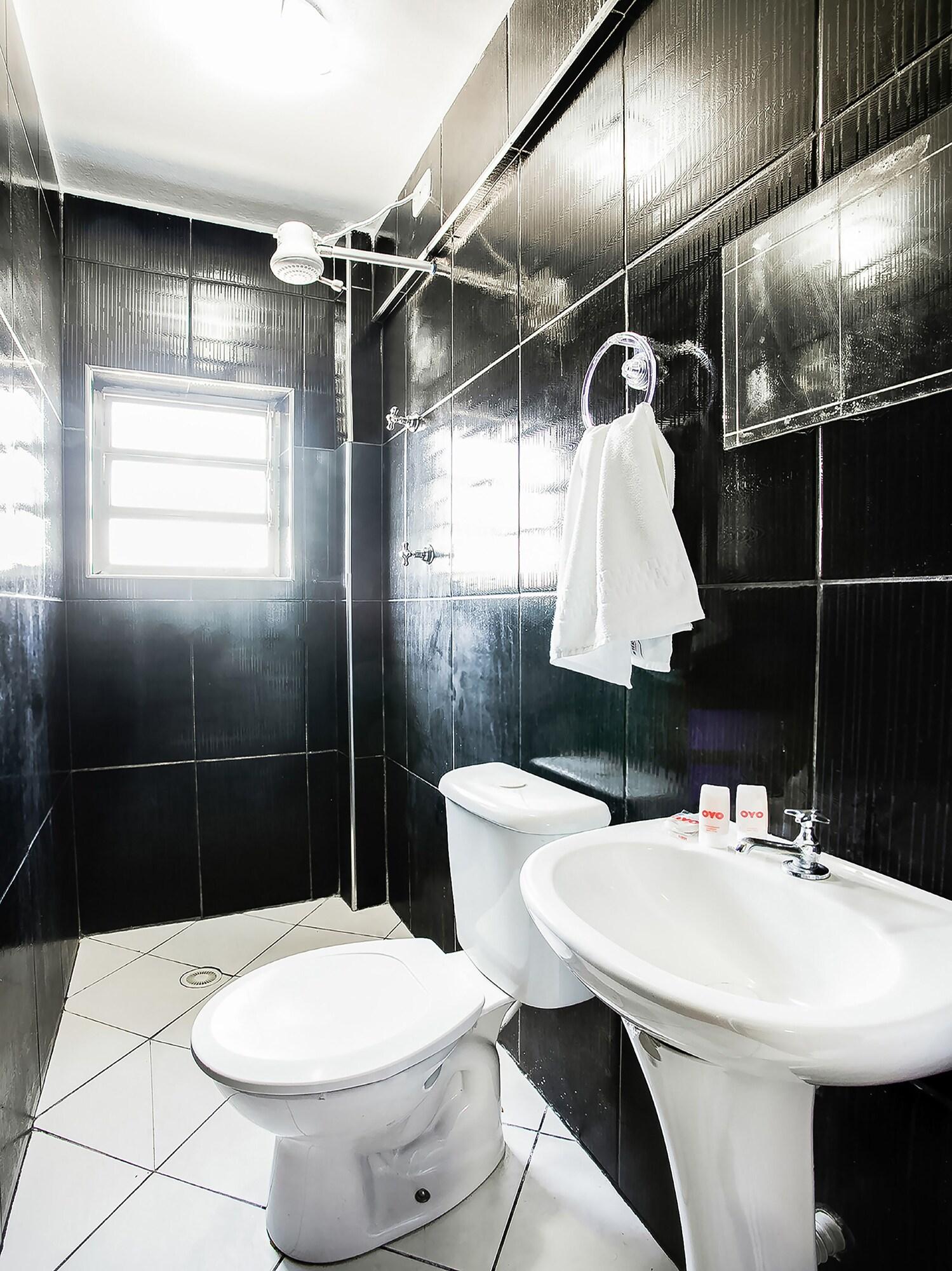 Equipamiento de Habitación OYO Hotel Boneville, São Paulo