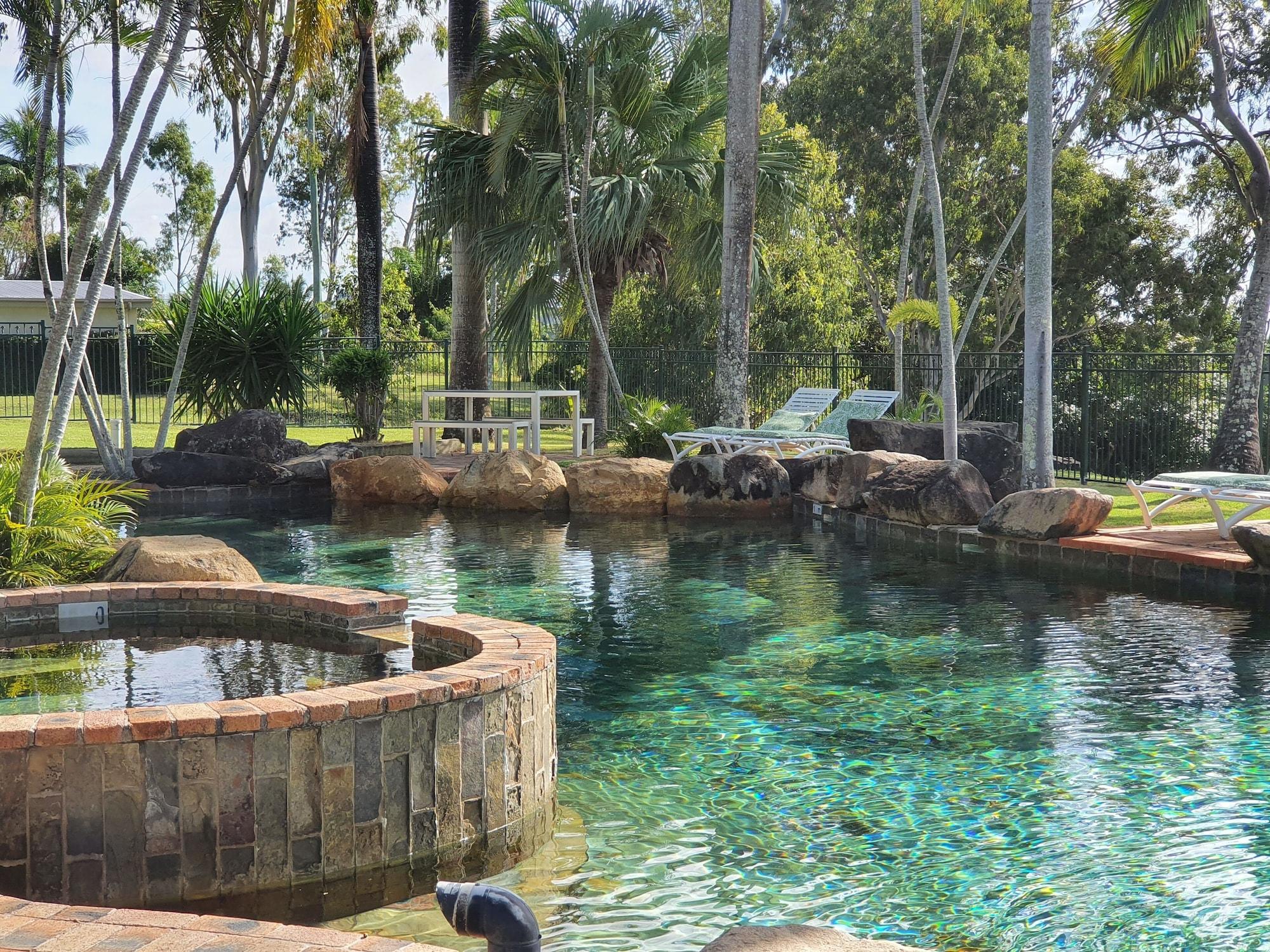 Spa Colonial Palms Motor Inn