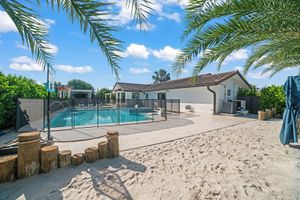 Alojamiento - You'll be captivated by the stunning 28 x 40 custom heatedpool with jacuzzi