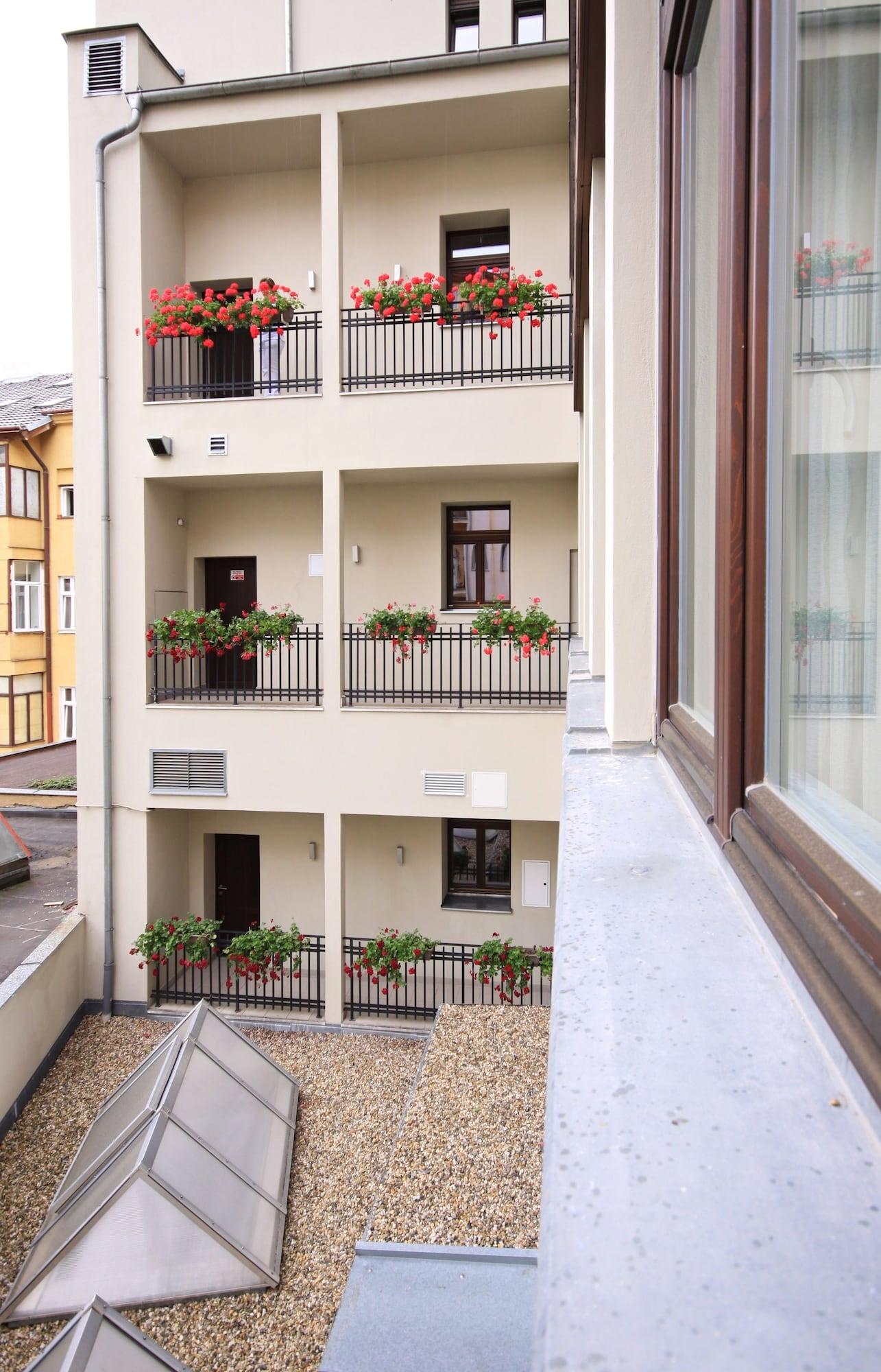 Vista Exterior Pure White
