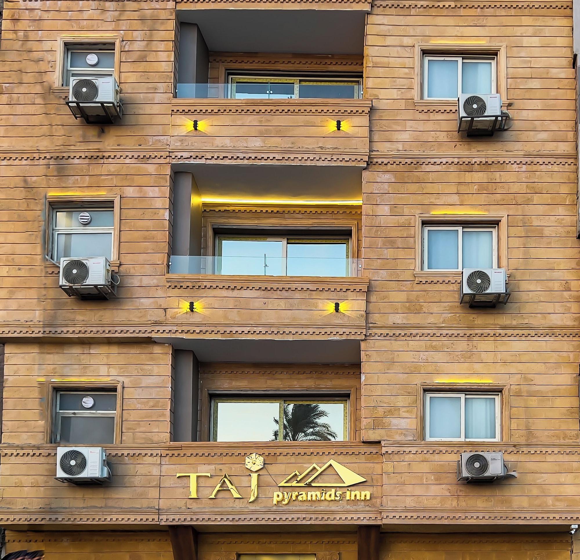 Vista Exterior Taj pyramids view inn