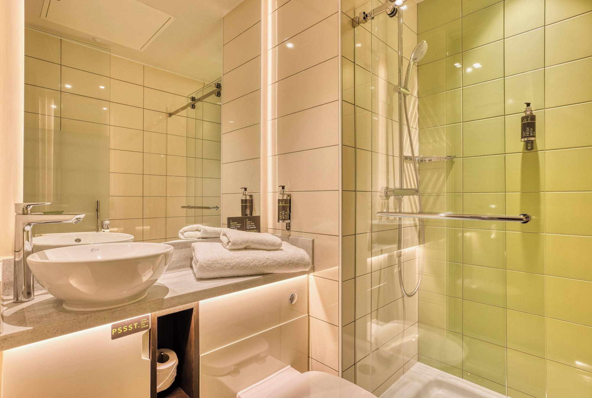 Equipamiento de Habitación Hub By Premier Inn London - Soho