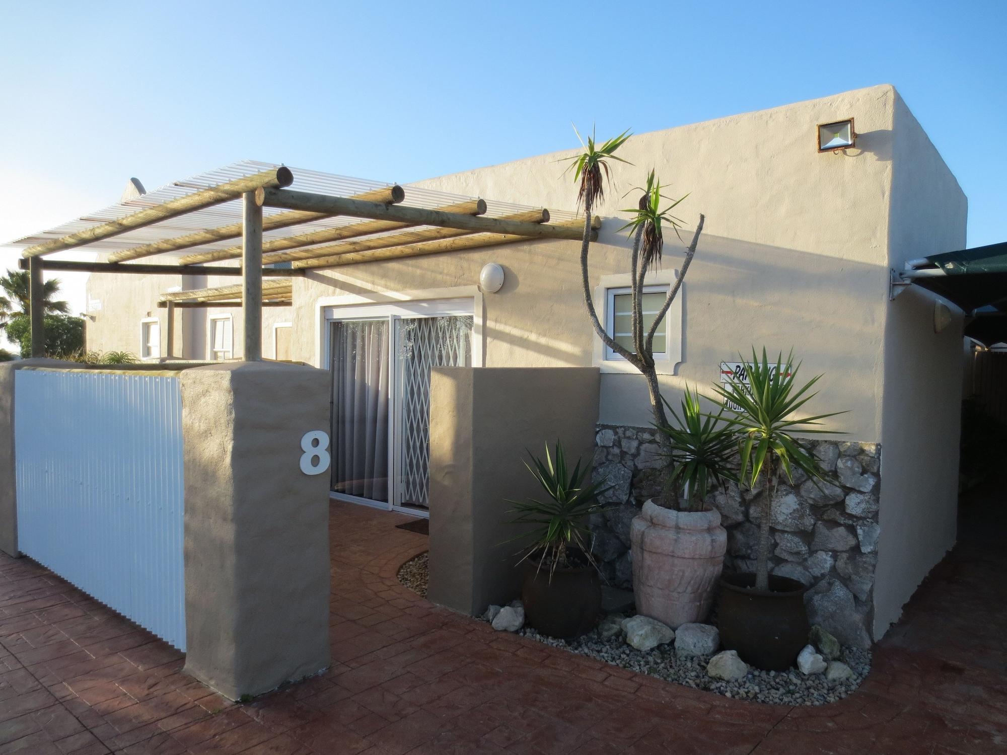 Varios Masada Guest House