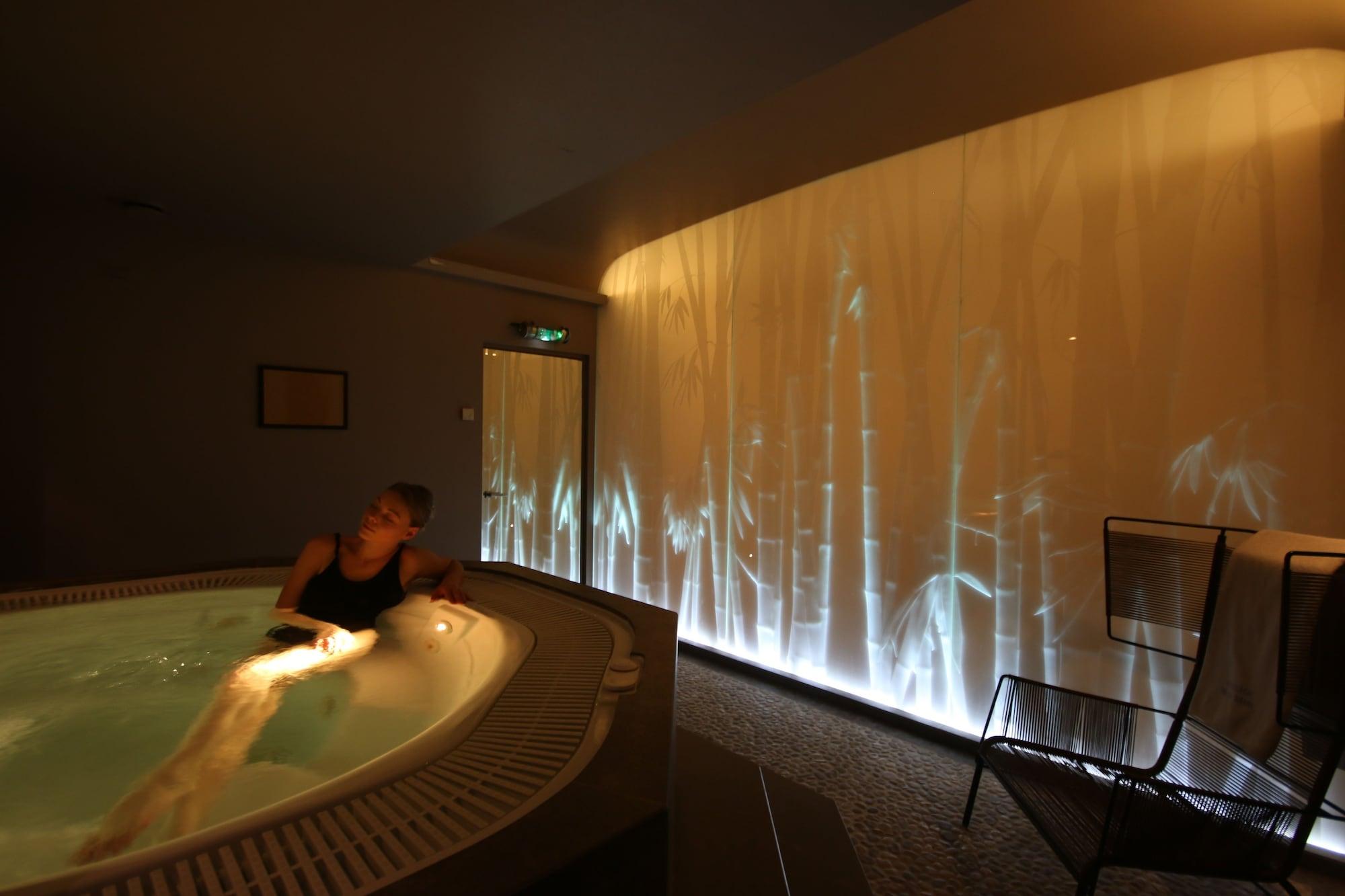 Spa Pavillon de la Reine & Spa, Place des Vosges