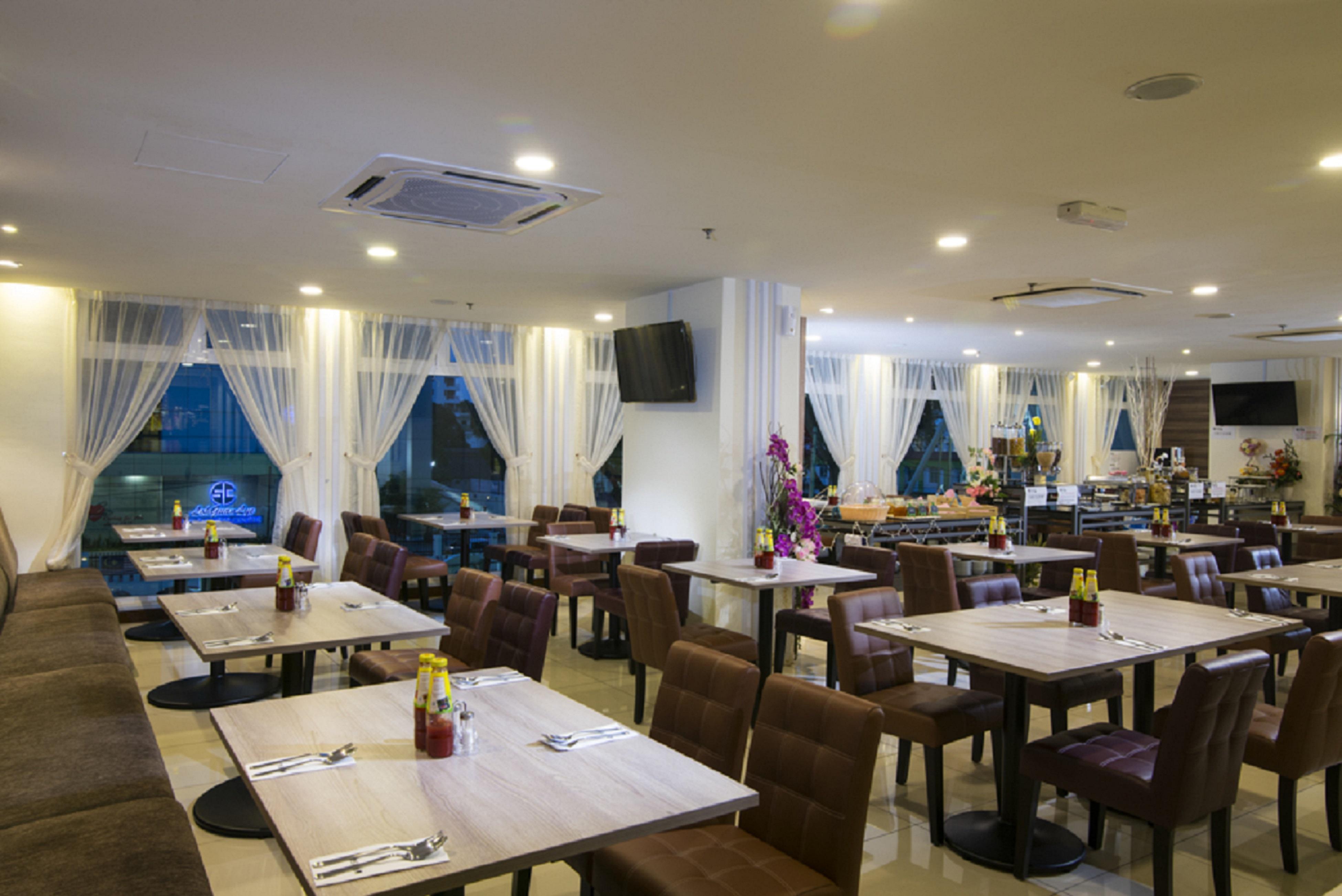 Restaurant One Pacific Hotel & Serviced Apartments