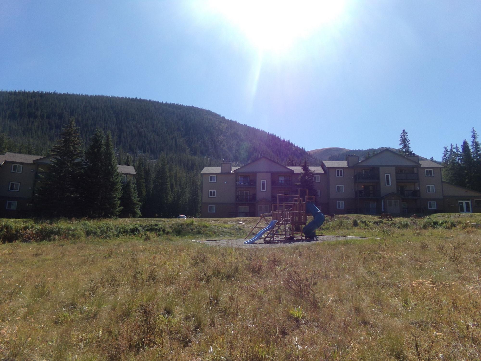 Varios Blue River Condos 3 Bed 2 Bath