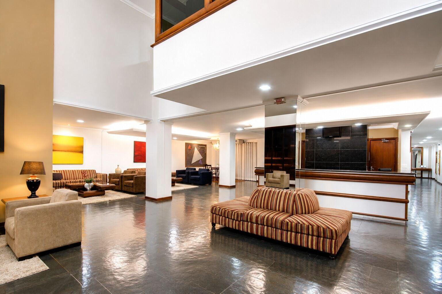 Vista Lobby Bristol Exceler Plaza Hotel