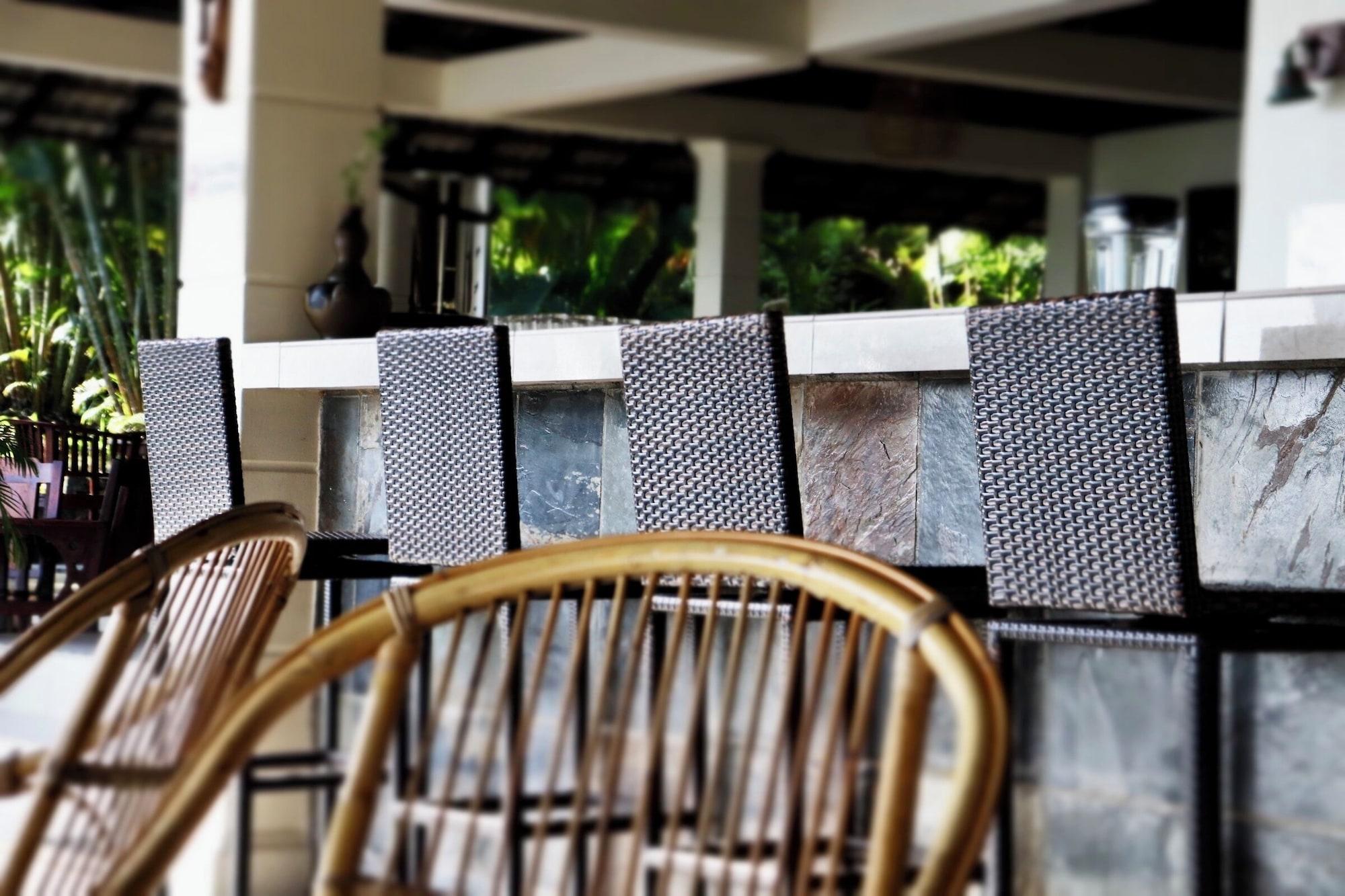 Bar/Salón Minang Cove Resort