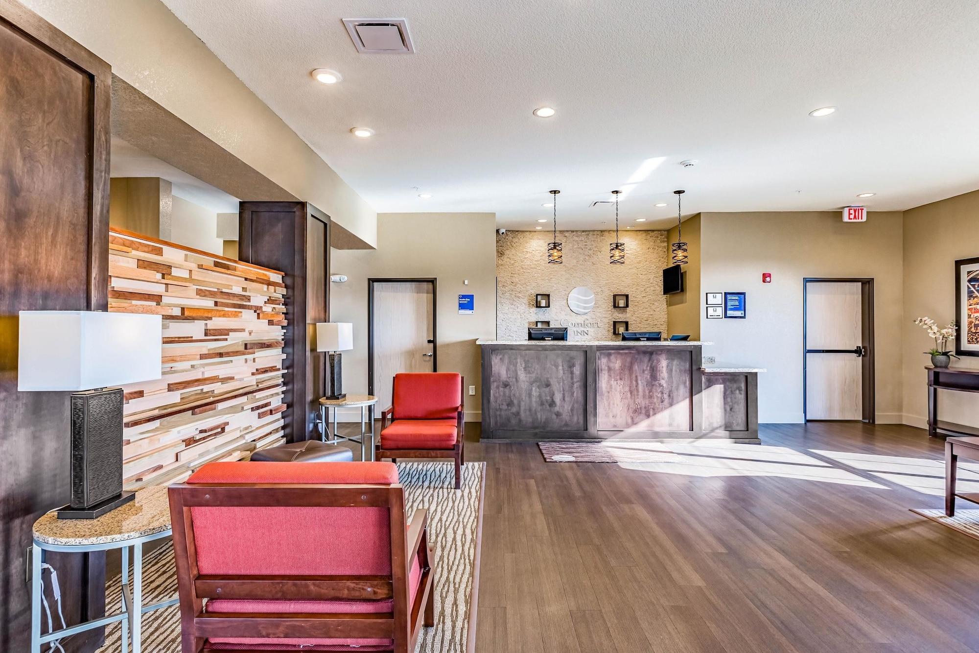 Vista Lobby Comfort Inn Altoona-Des Moines