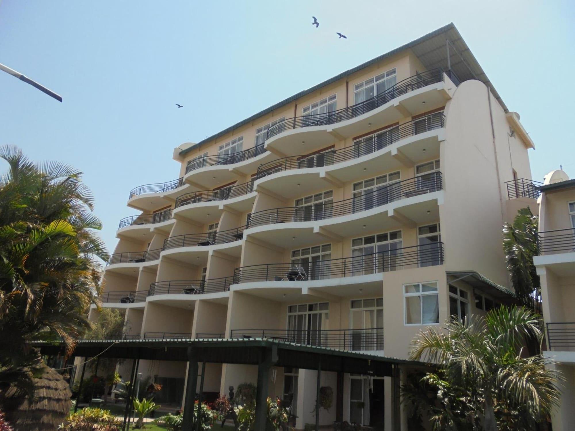 Vista Exterior Ryan's Bay Hotel