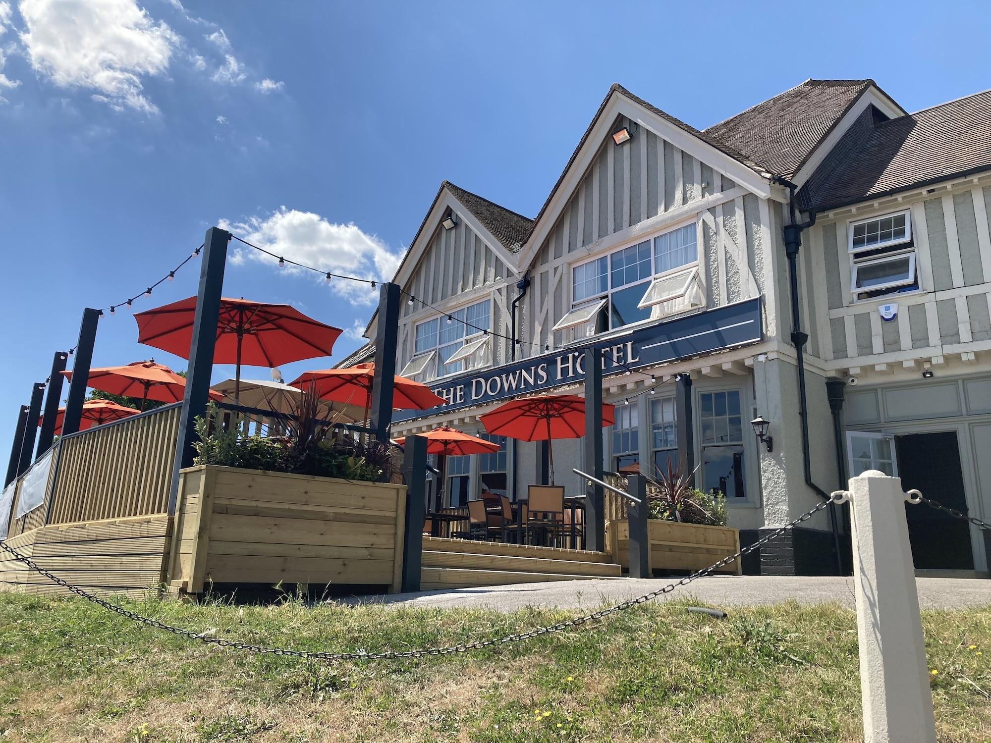 Vista Exterior Downs Hotel