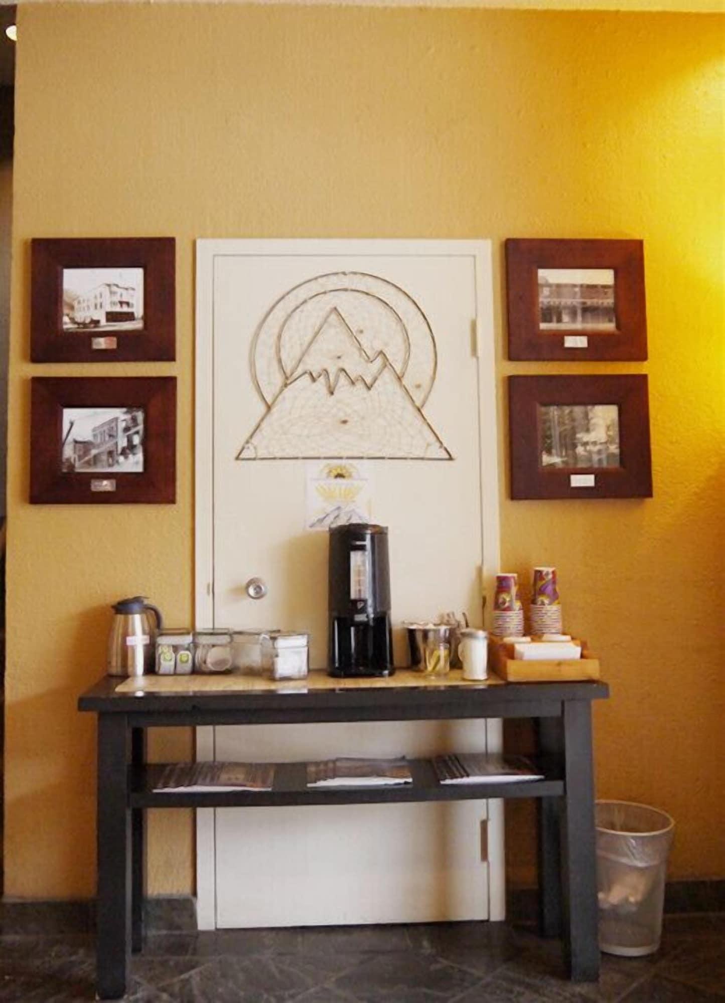 Bar/Salón Mountain Hound Inn