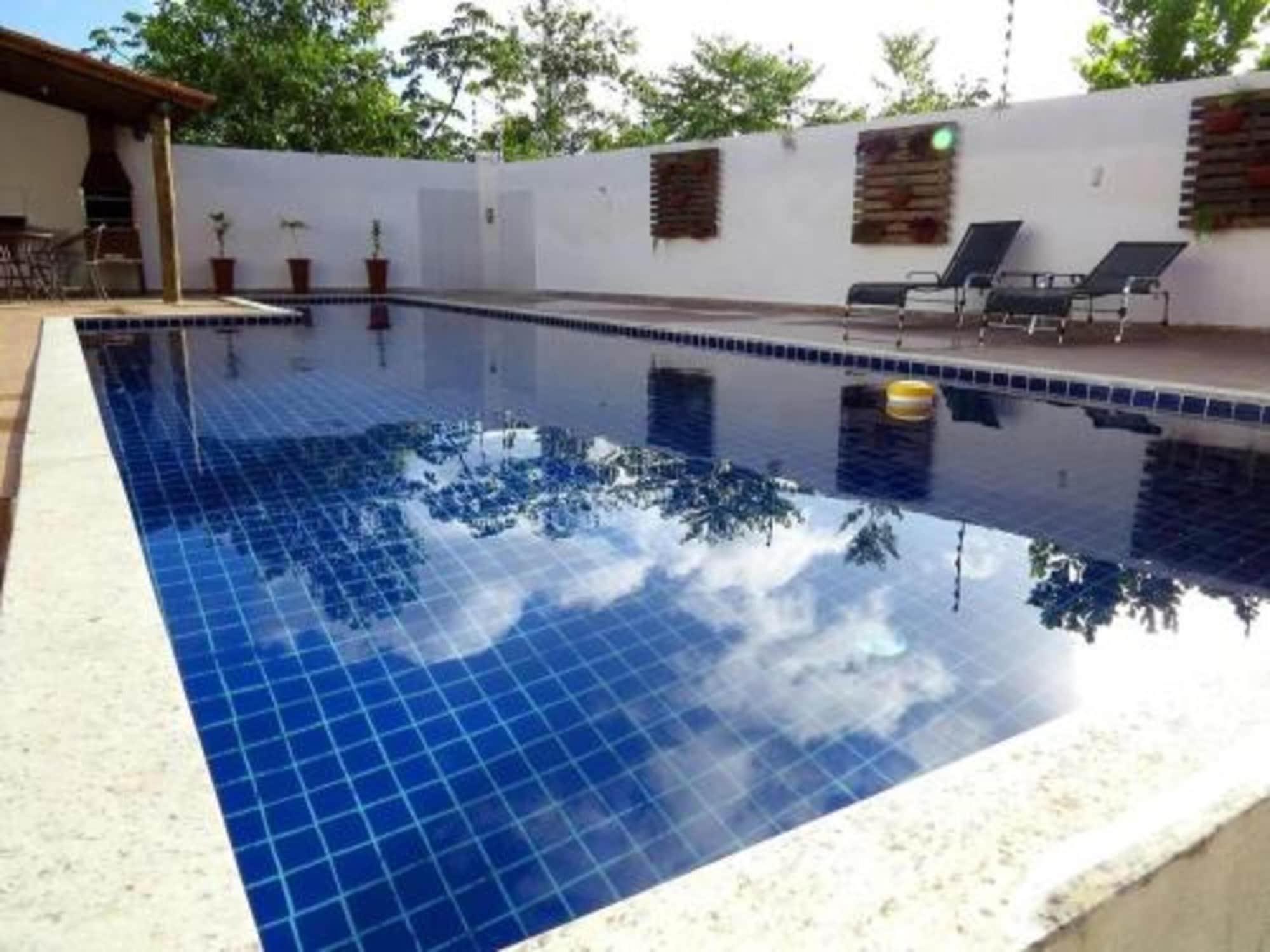 Vista Piscina Residencial Jardins Taperapuan