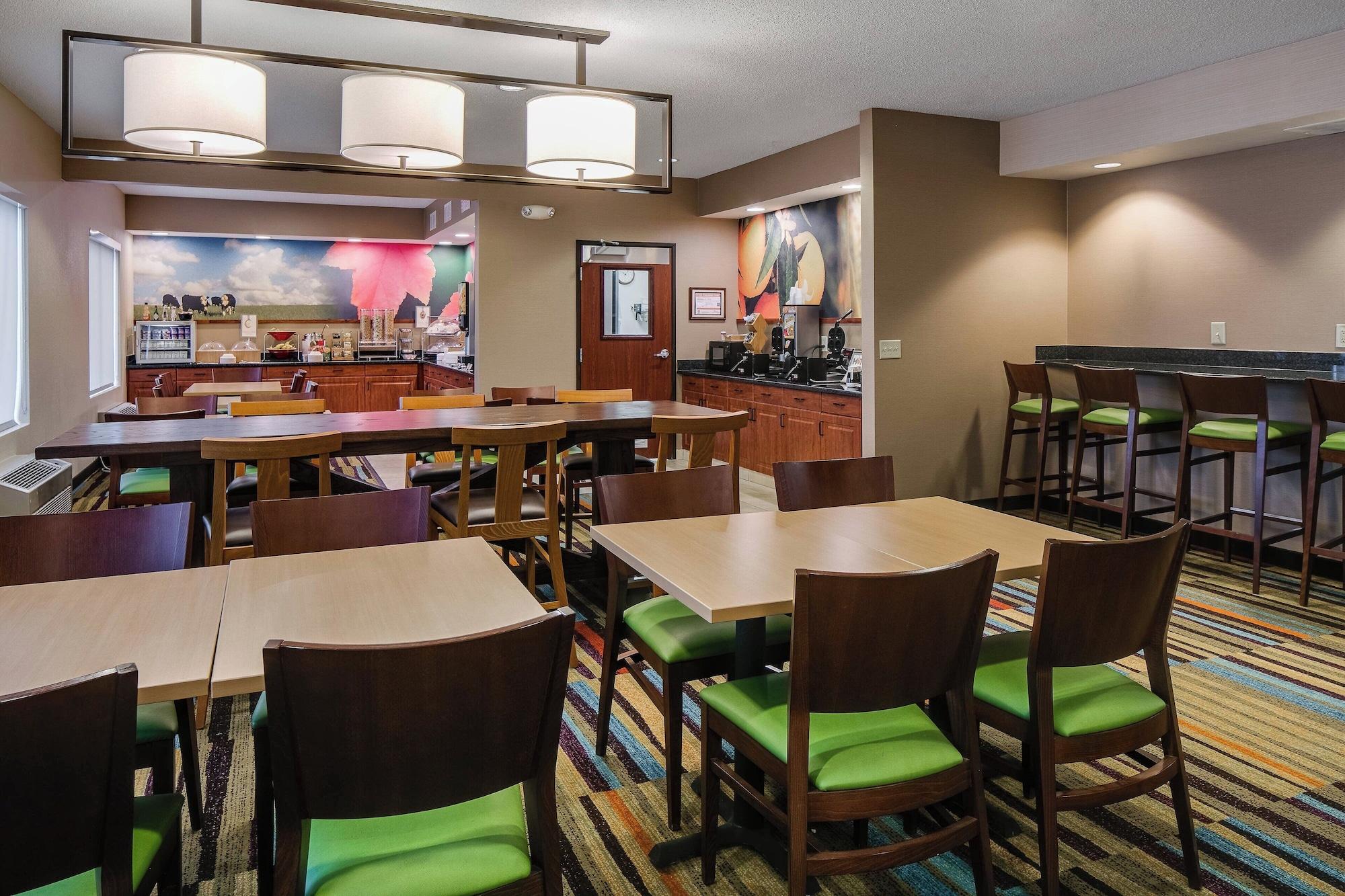 Restaurant Fairfield Inn By Marriott Kansas City Airport
