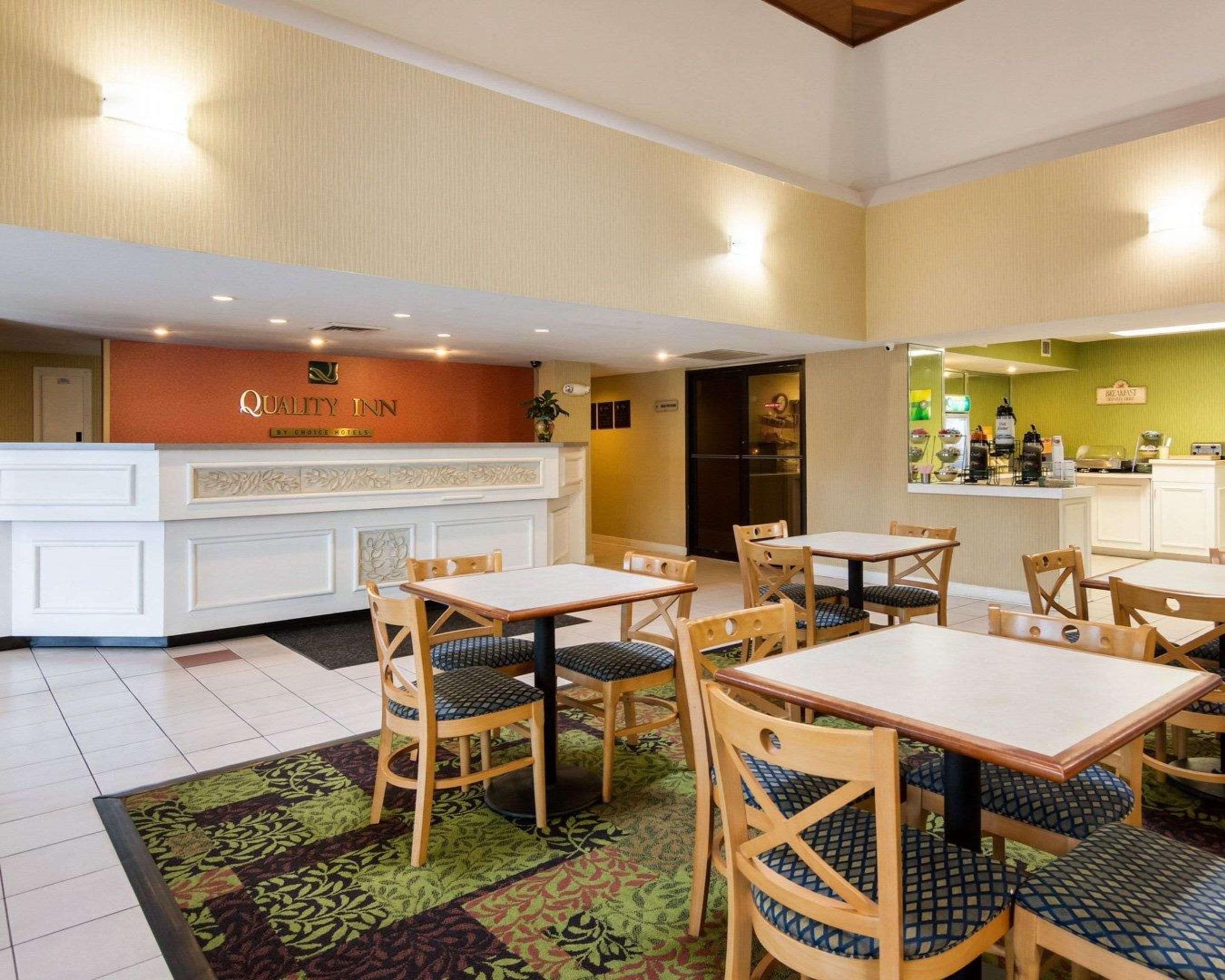 Vista Lobby Rodeway Inn At Fort Lee