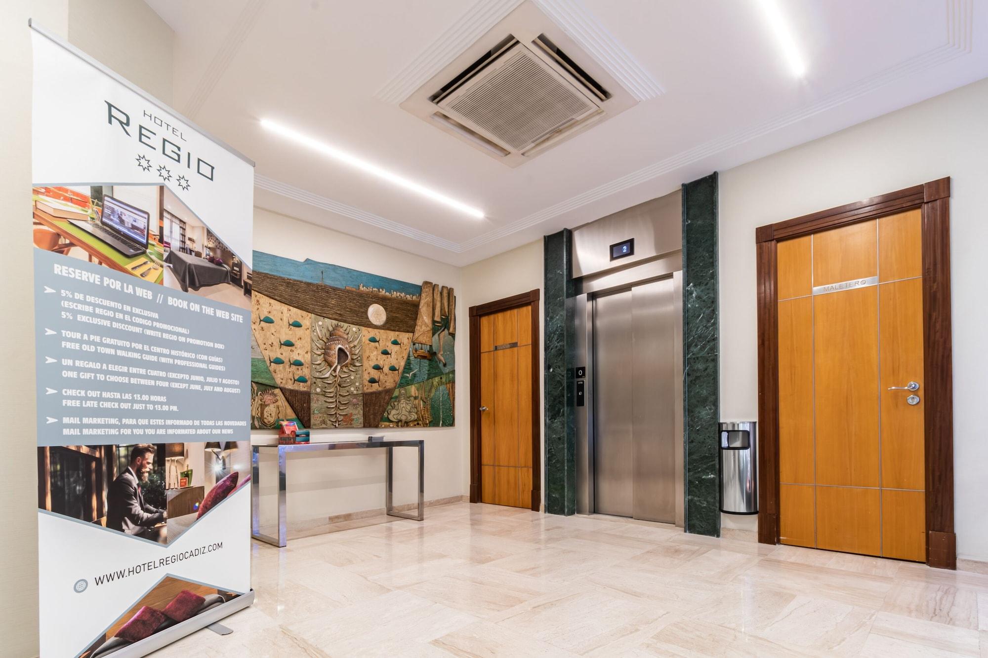 Vista Lobby Hotel Regio Cadiz