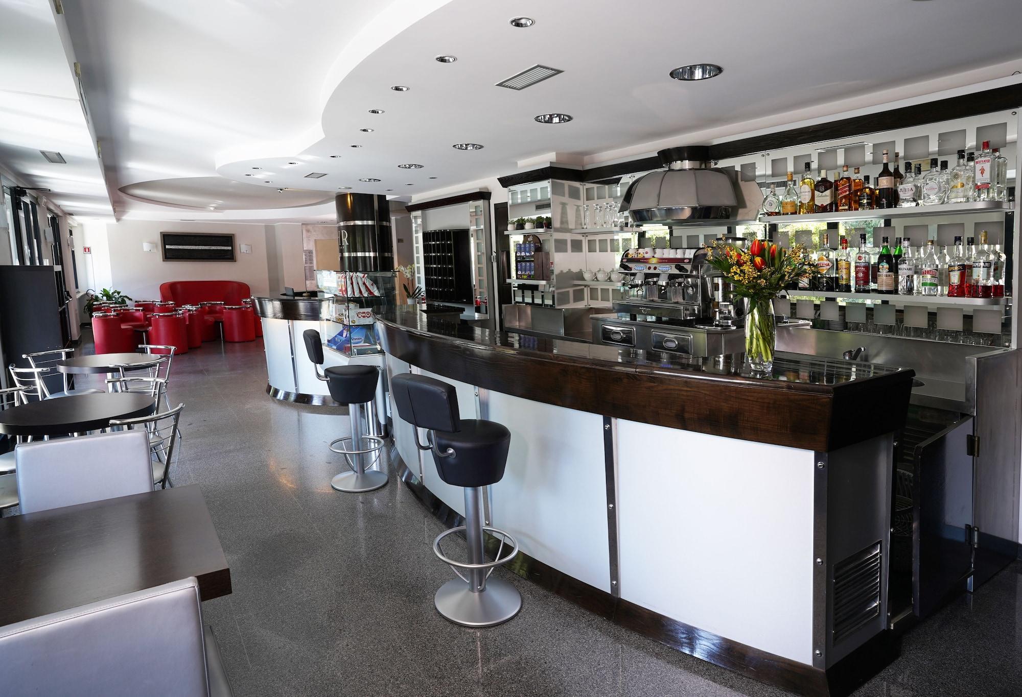 Bar/Salón Hotel Riviera