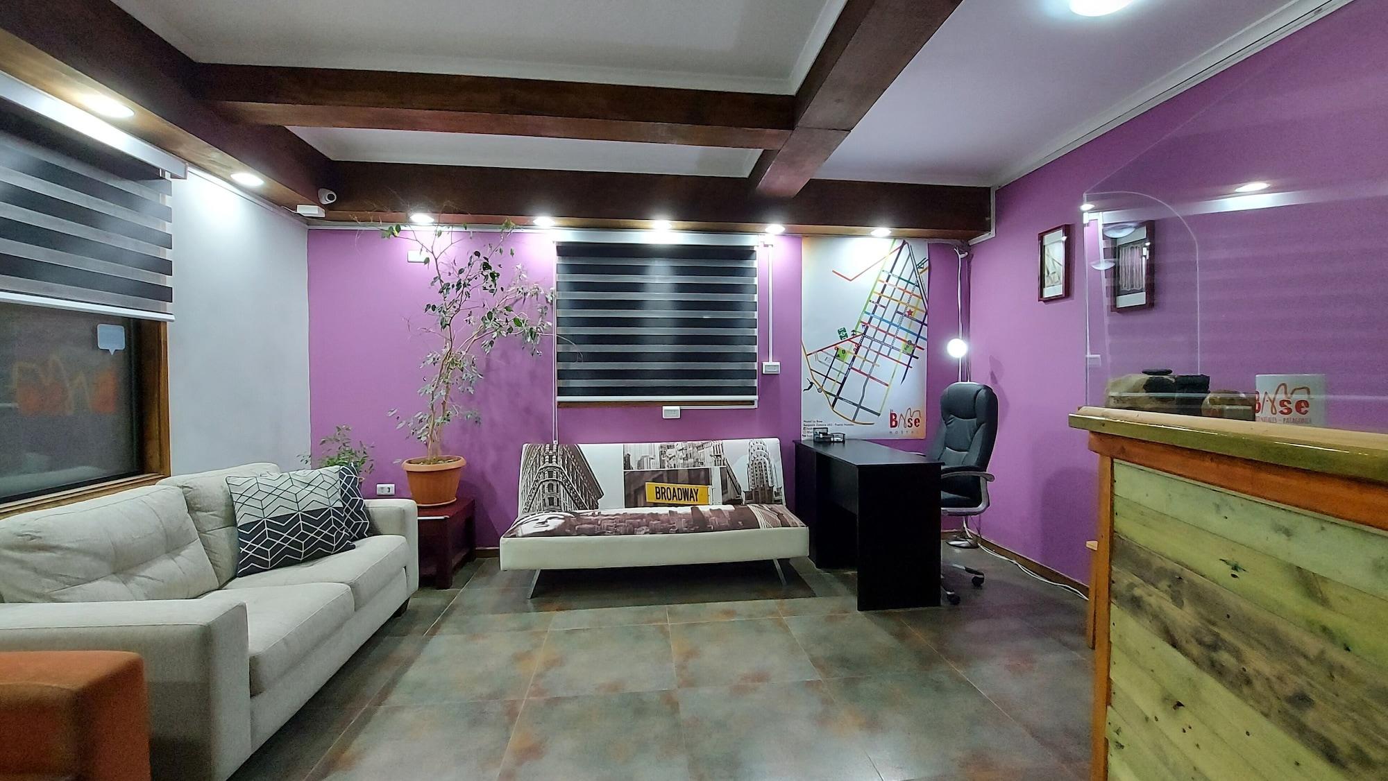 Varios Hostal La Base
