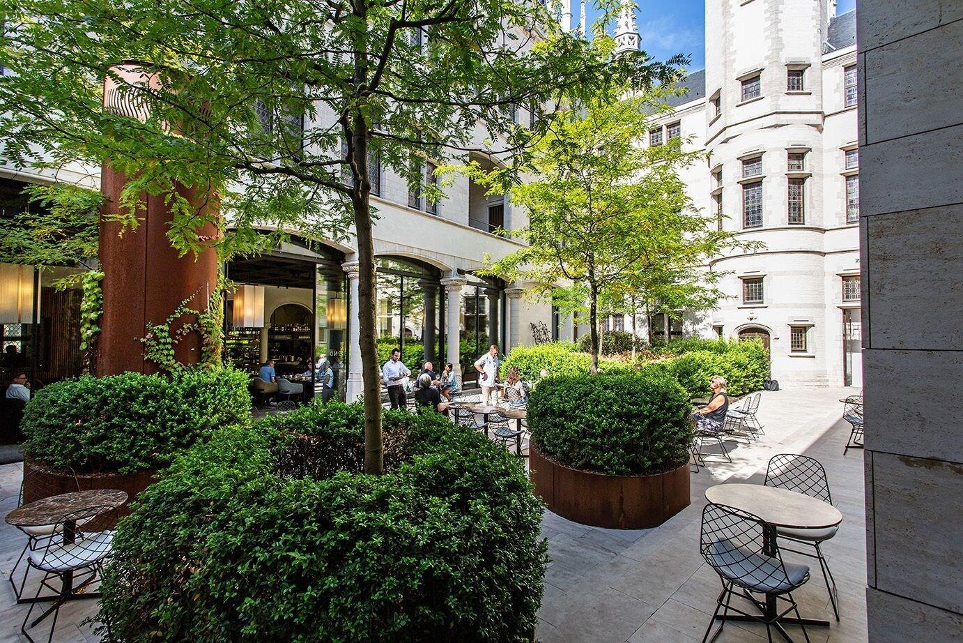 Varios Hotel The Fourth - Tafelrond